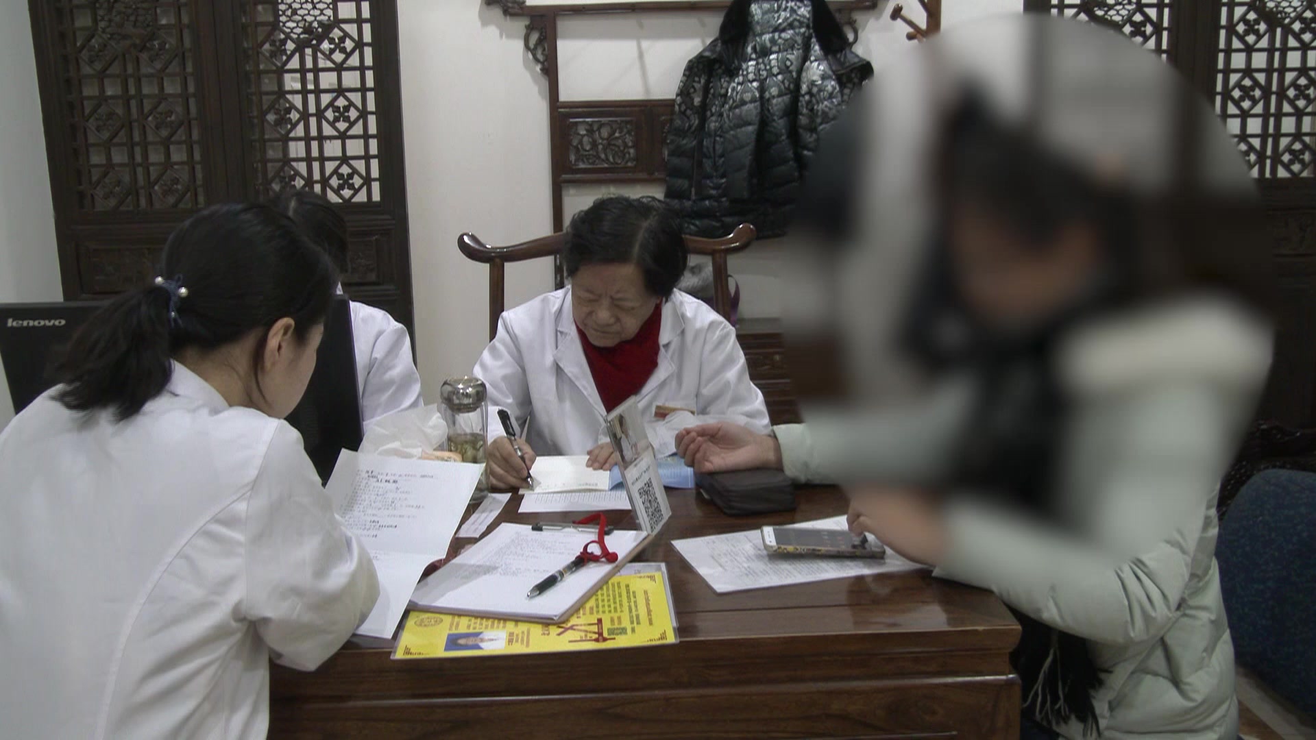 肝郁脾虚心神不宁：20岁女大学生月经推迟伴疲劳多梦的身心同调