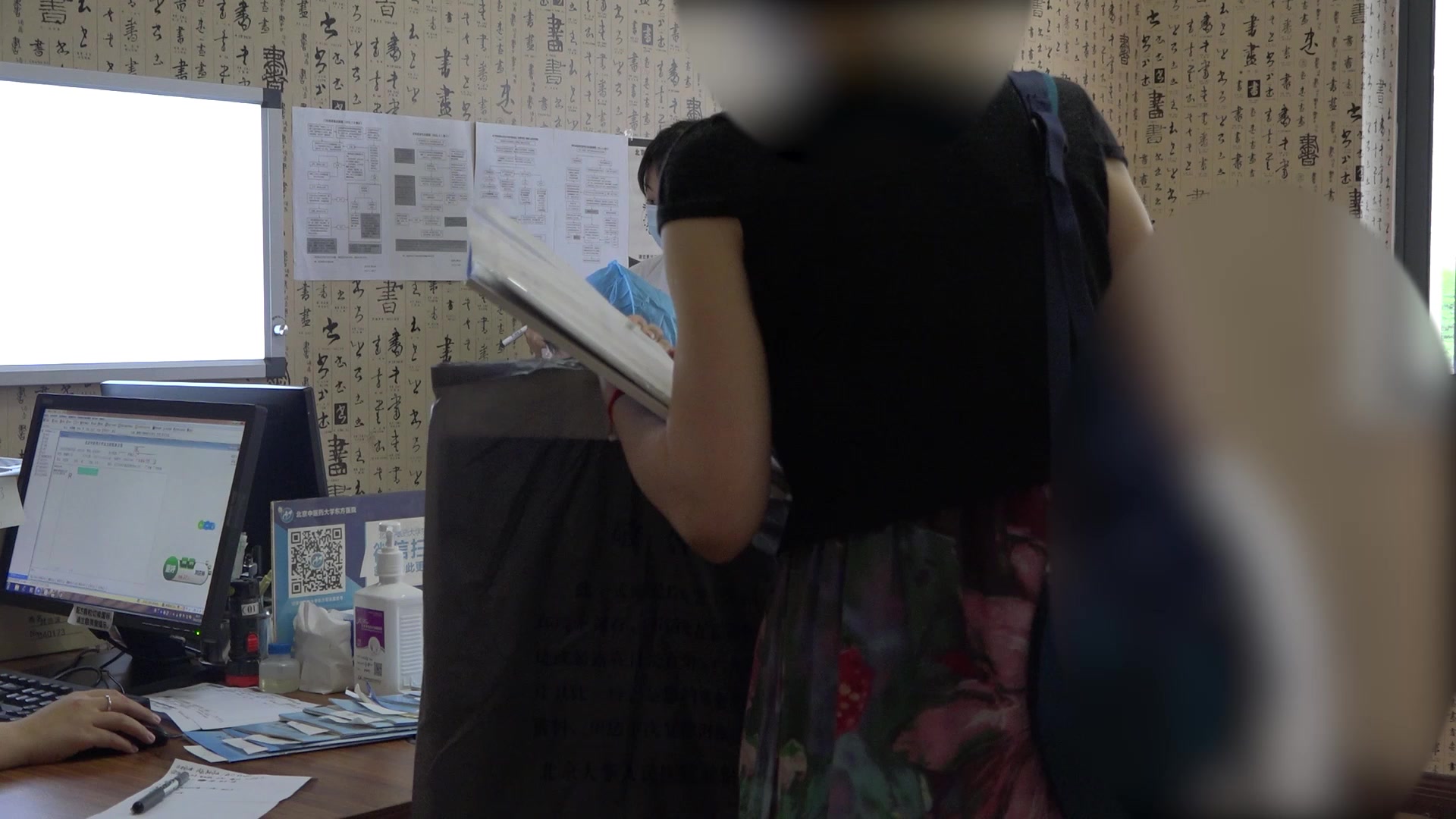 痰瘀互结：81岁肺癌肝转移患者的中药扶正与局部介入策略