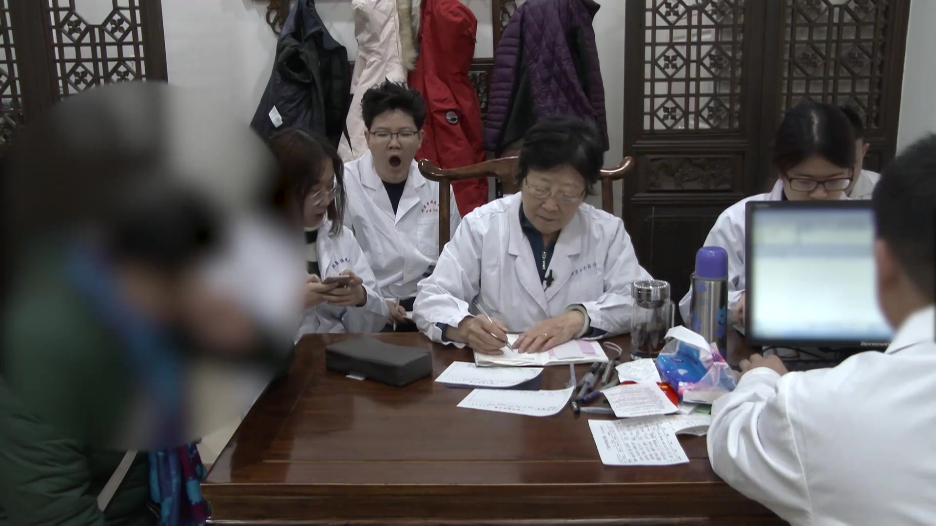 肺脾气虚寒热错杂：55岁女性感冒后咳嗽反复不愈的温清并用法