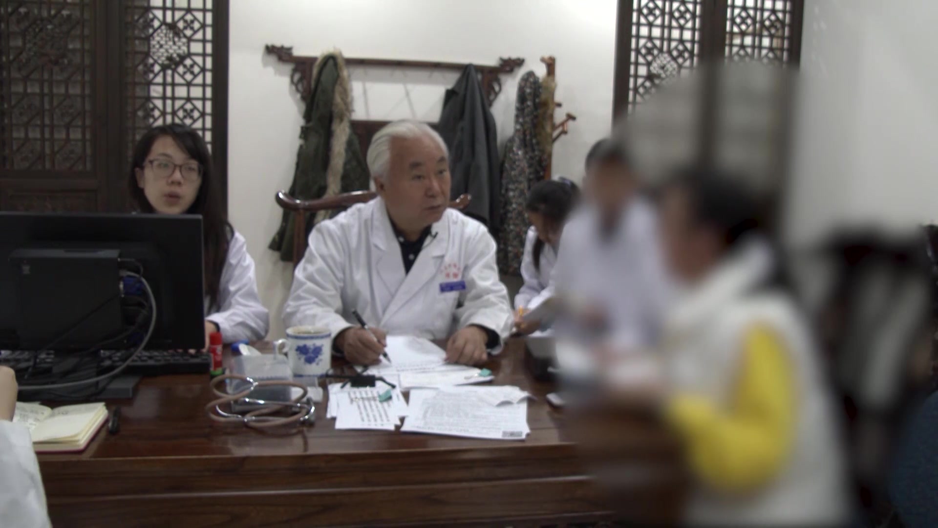 血热风盛：27岁狼疮性肾炎女性乏力失眠、月经色黑之清热凉血祛风法