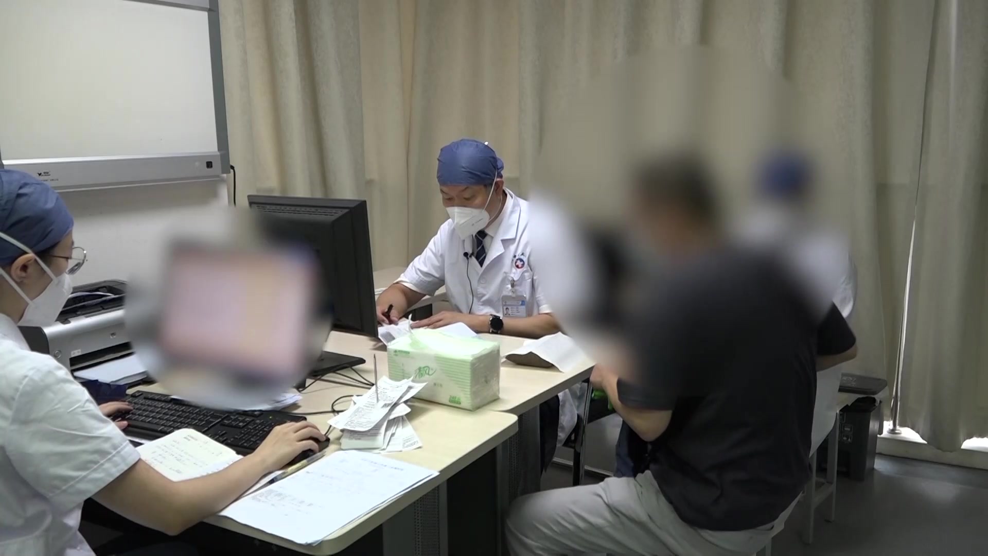 风热犯鼻证：62岁男性过敏性鼻炎涕转黏稠的清热通窍法