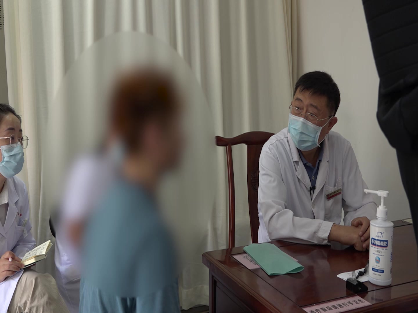 阴虚内热脾虚湿蕴：27岁男性面部背部痤疮10余年的清热养阴散结法