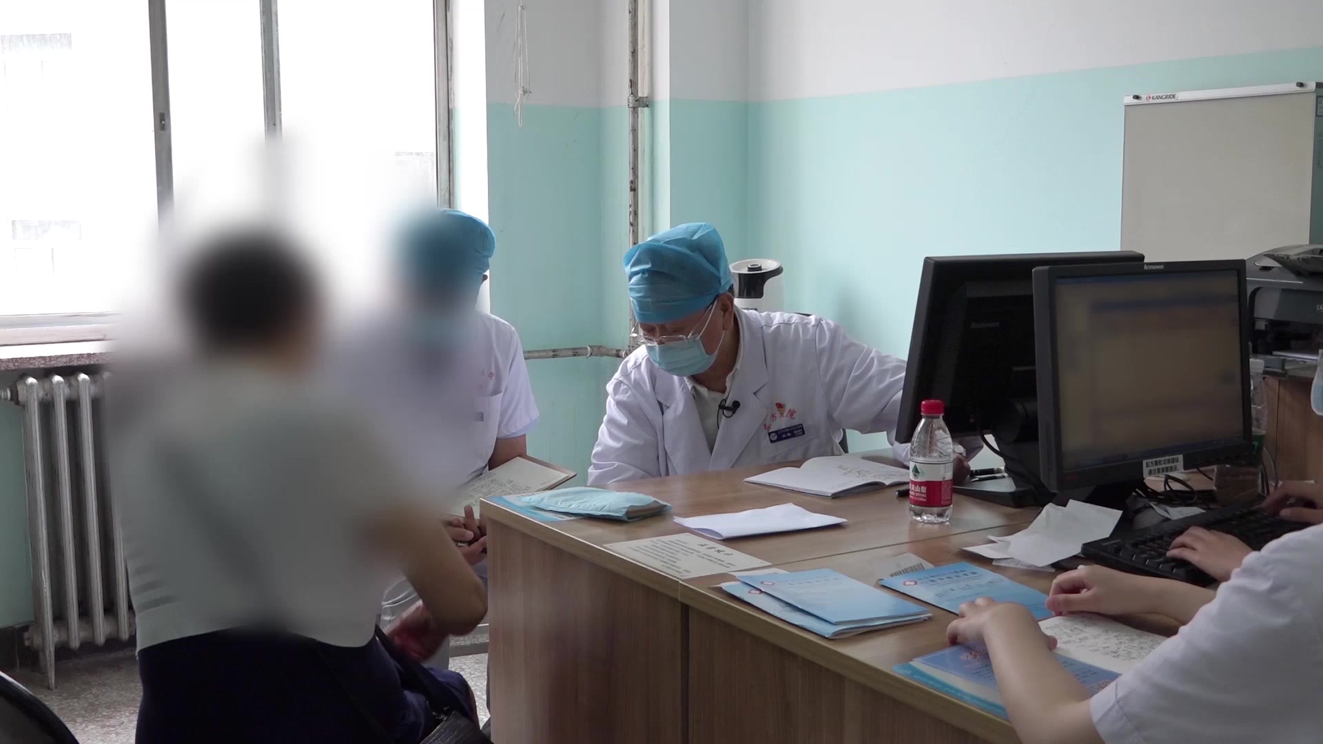 湿瘀阻络证：70岁女性下肢静脉功能不全致肿痛伴皮疹的中药调治