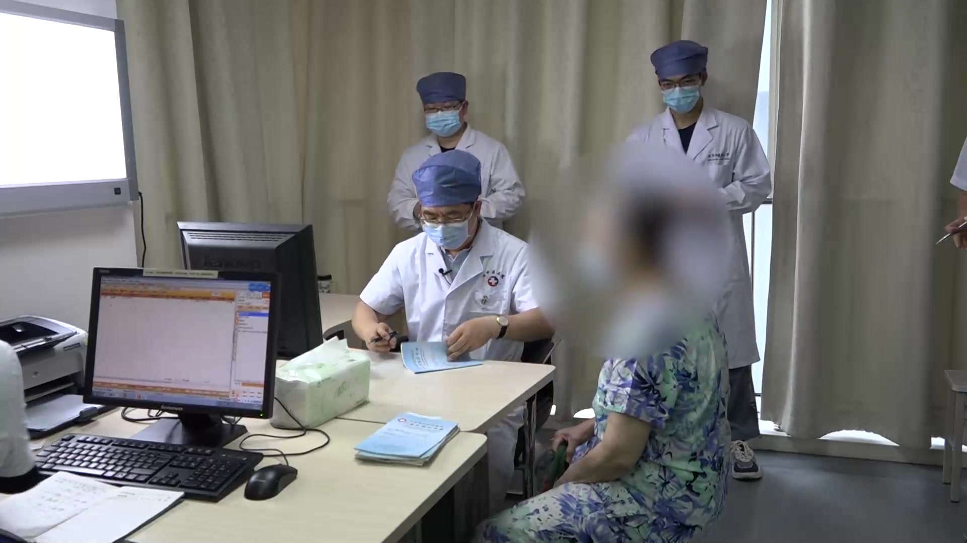 气滞血瘀：71岁膝痹患者左膝蹲起困难的中药维持与康复锻炼