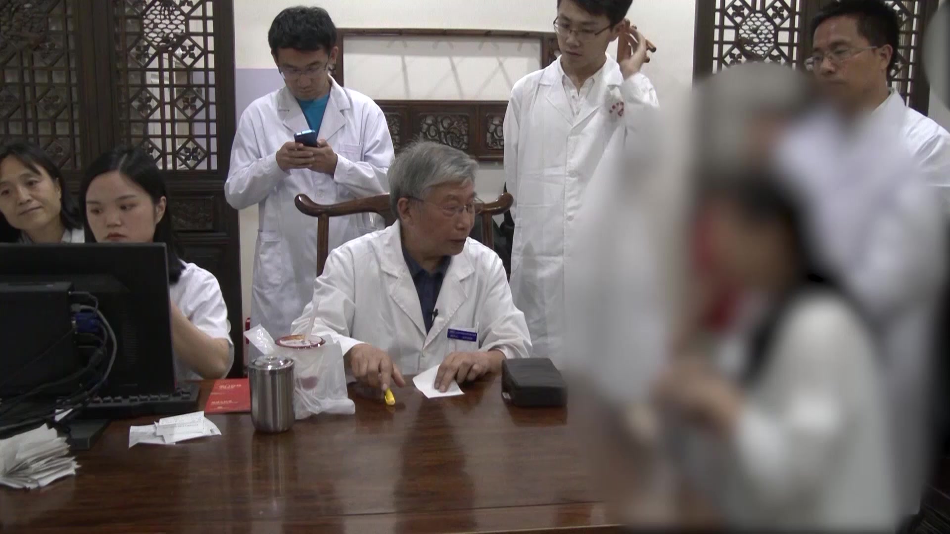脾胃气虚胃失和降：47岁女性失眠腹痛排便困难的和胃安神法