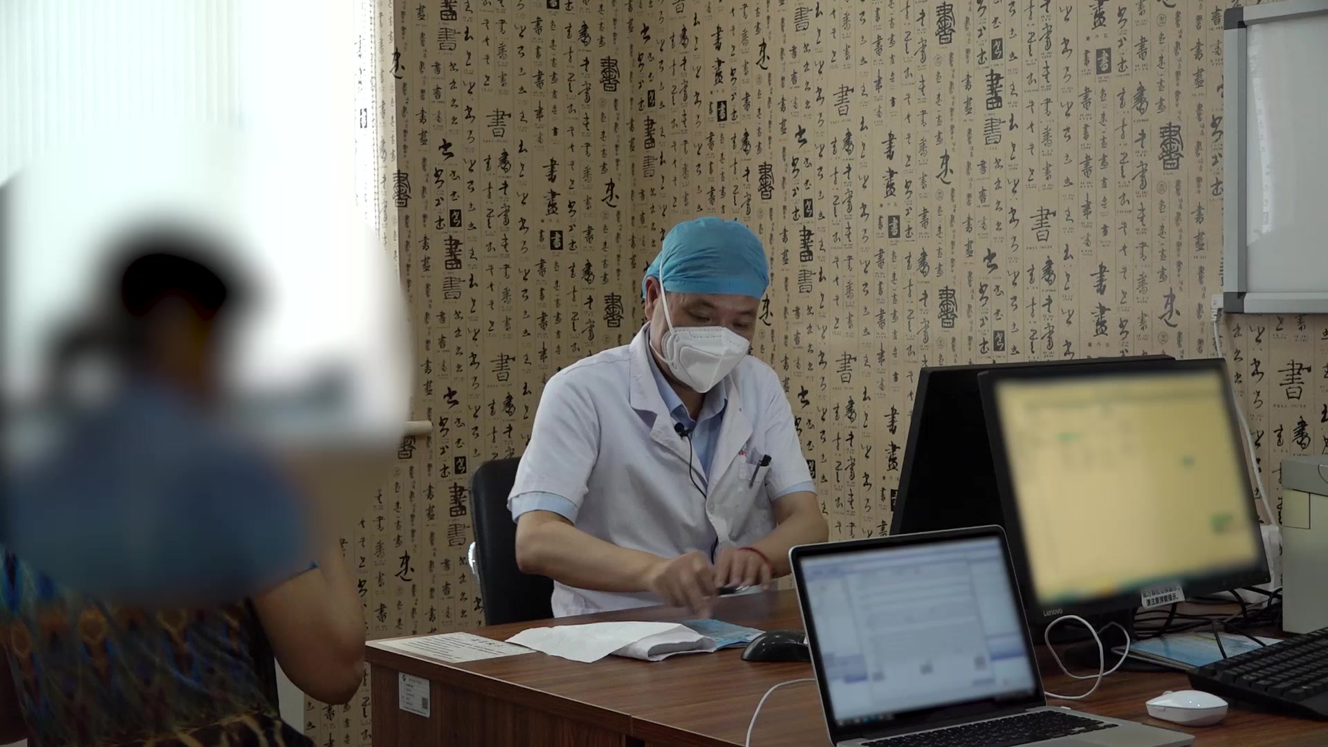 脾虚湿热瘀阻：56岁女性溃疡性结肠炎稳定期守方防复发