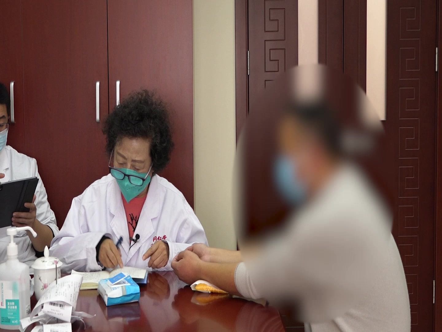肝郁肾虚湿热内蕴：40岁男性尿血失眠的凉血止血法