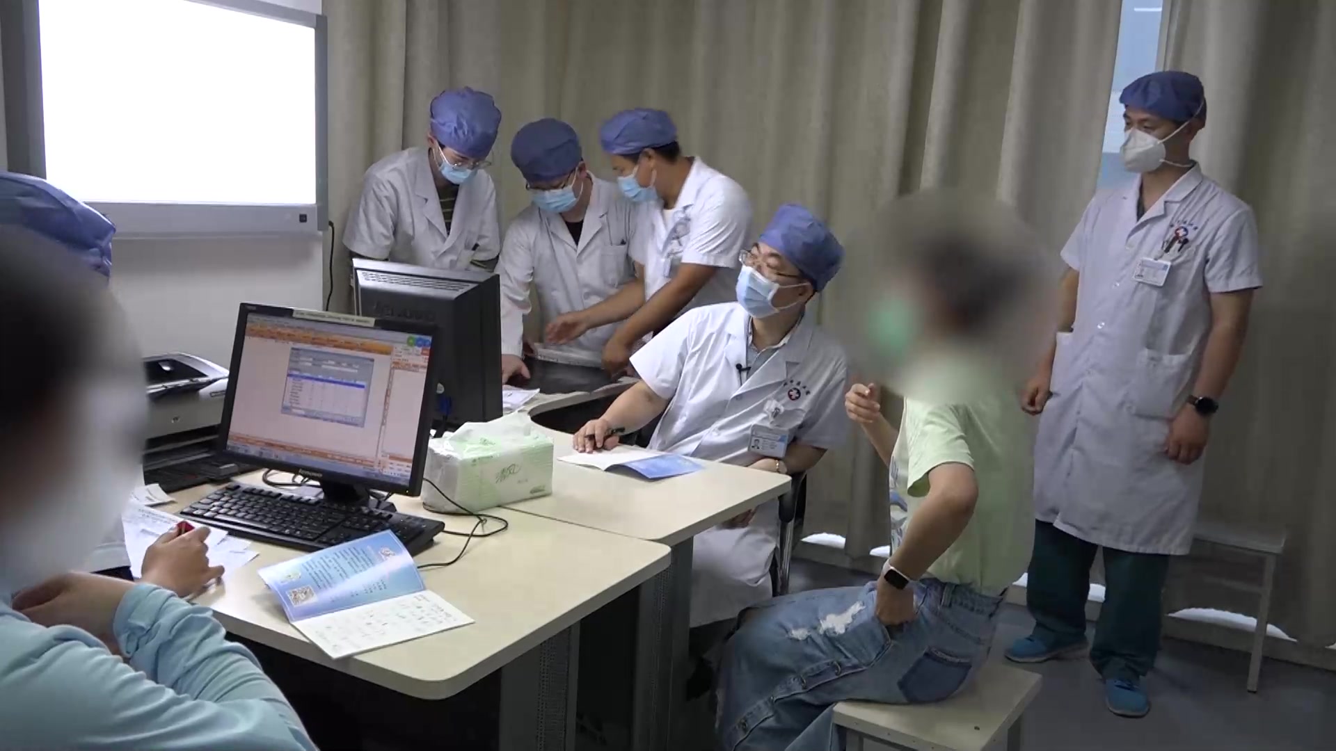 老年骨关节炎：59岁男性髋痛半年鉴别诊断与微创冲洗方案