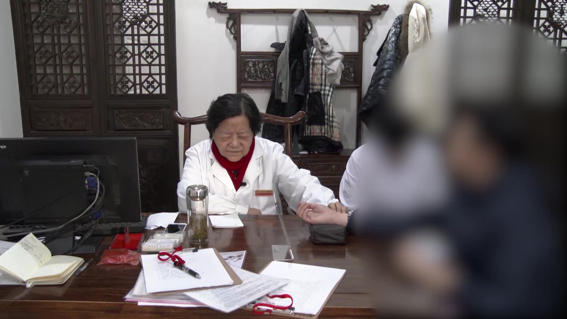 阴阳失调脾肾阳虚：34岁女性失眠兼阴道炎月经不调的中药调治