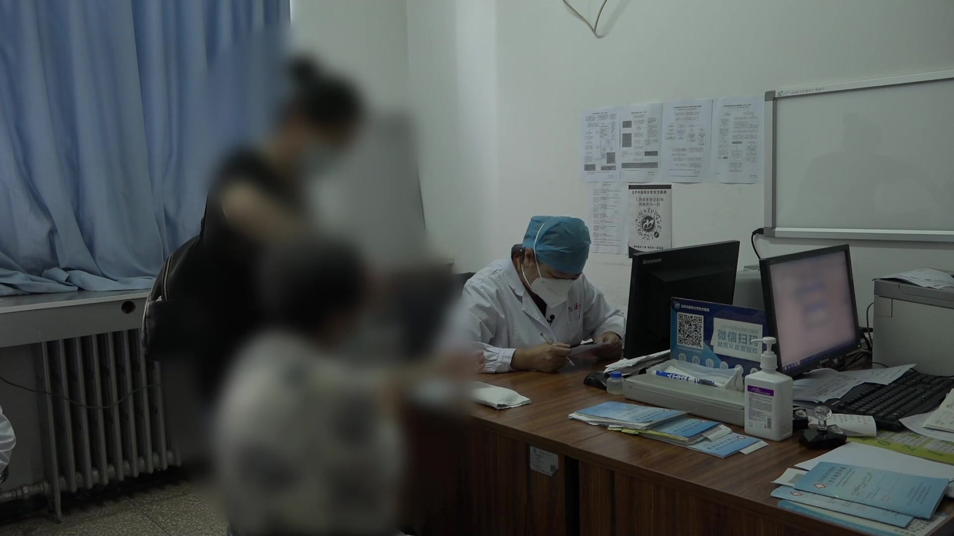 痴呆进行性加重：76岁女性记忆力下降嗜睡的颗粒剂治疗与家庭护理指导