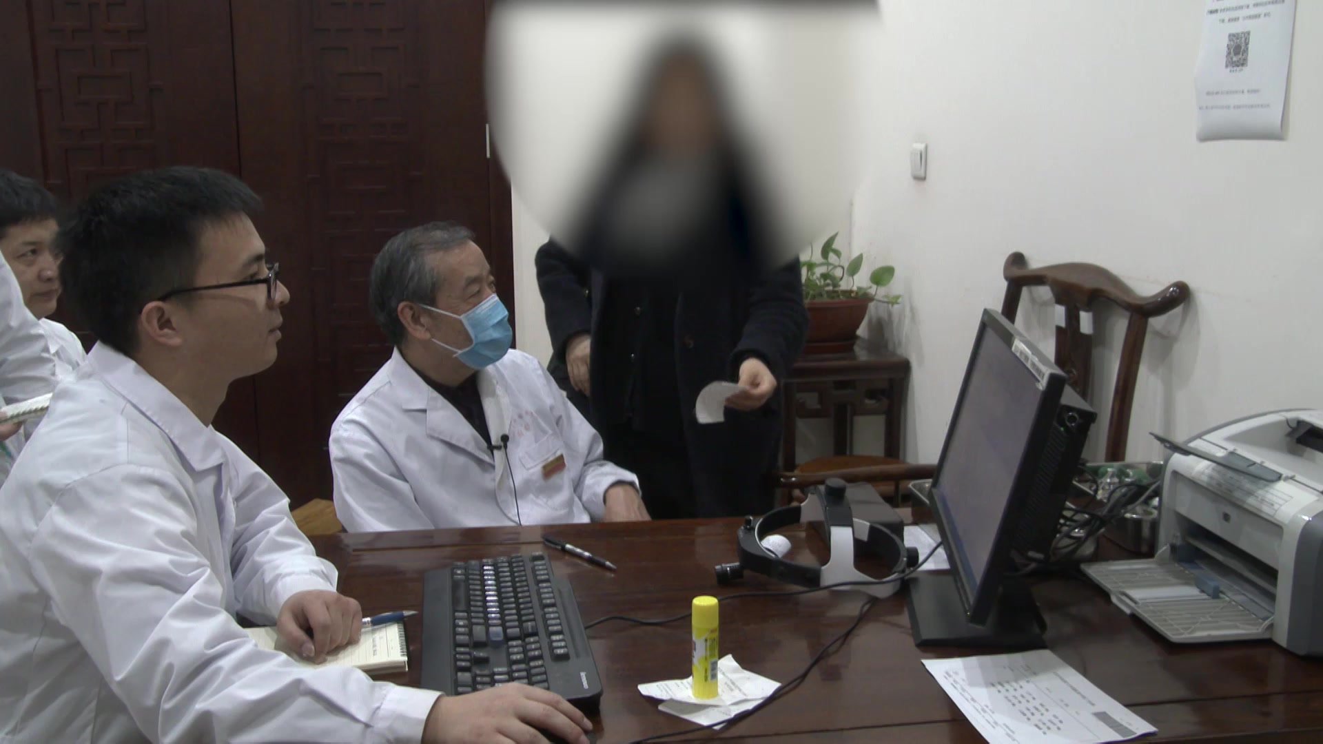 气滞湿阻耳窍不利：49岁女性耳鸣半年余的疏肝开窍通络法