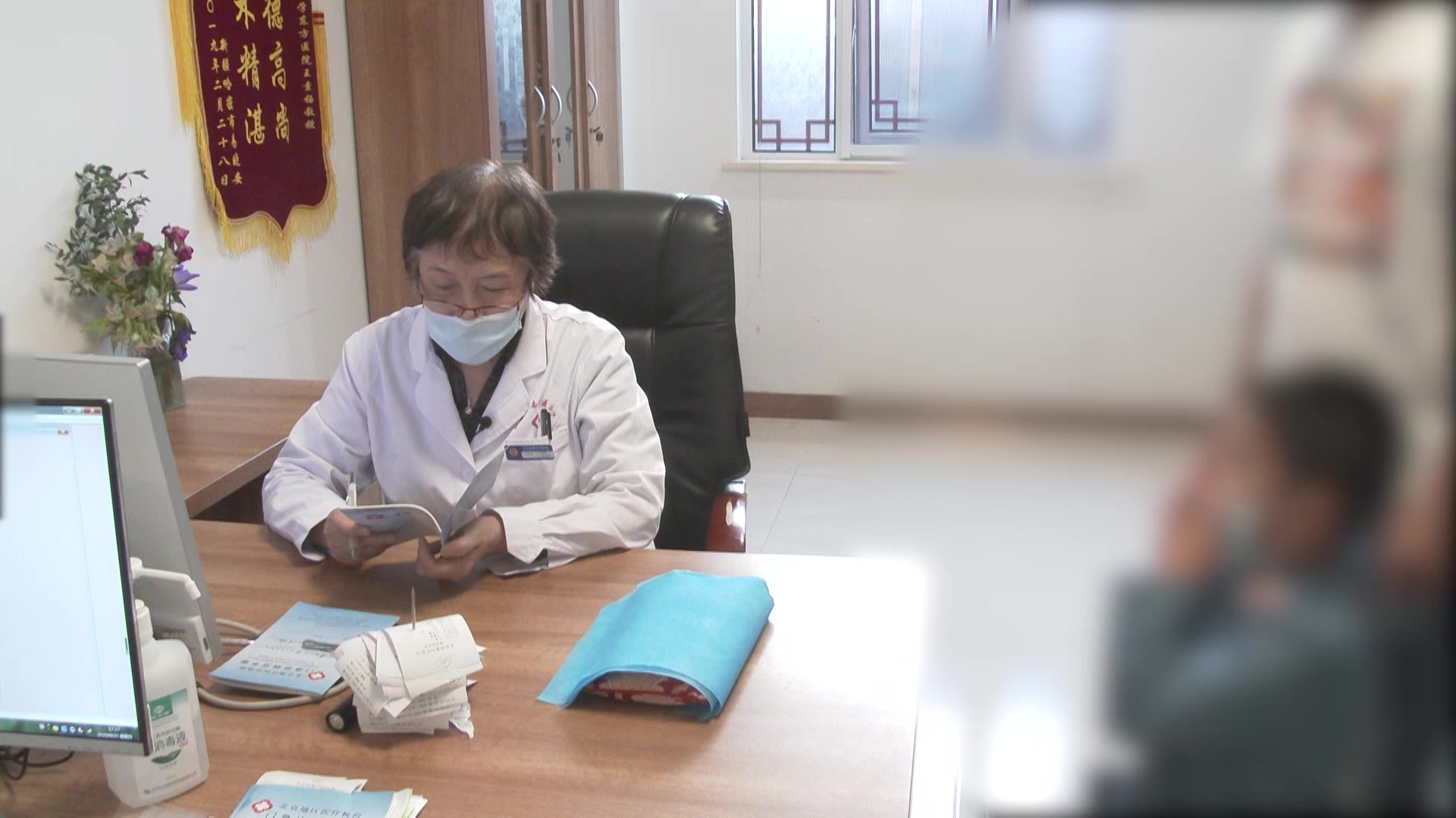 脾虚肝旺外感风邪：8岁男童抽动症眨眼复发的疏风清热明目法