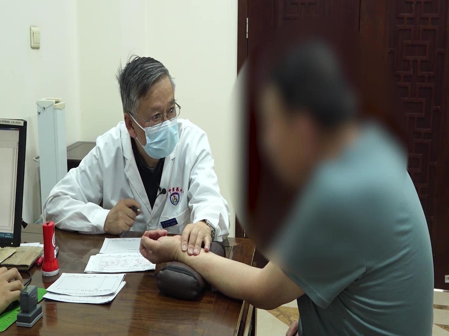 痰热内扰心肾不交：51岁男性不寐伴皮肤癣的复诊调理