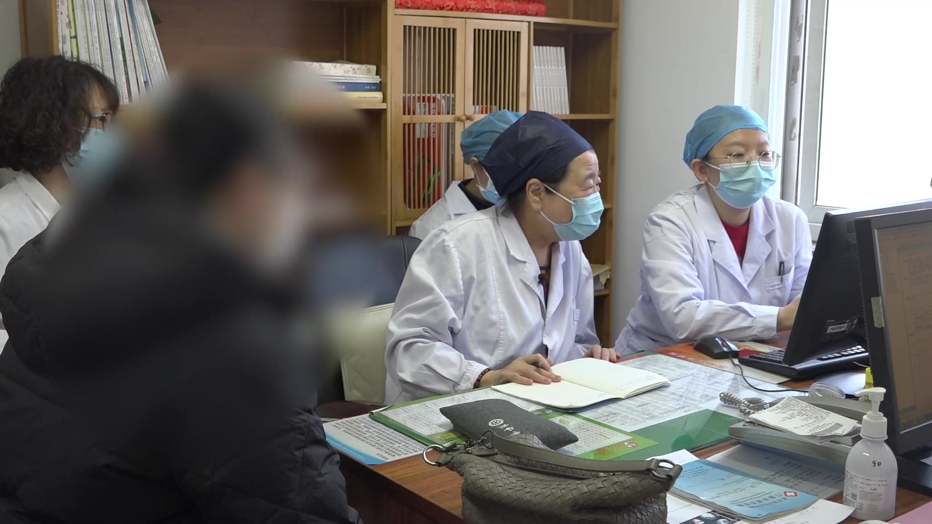 气血两虚痰瘀互结：44岁腺肌症术后阳后失眠心悸的扶正散结法