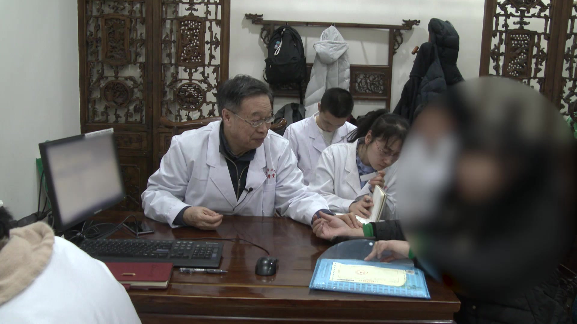 脾肾气虚湿热瘀结：42岁女性IgA肾病蛋白尿伴月经不调的升清降浊活血调经法