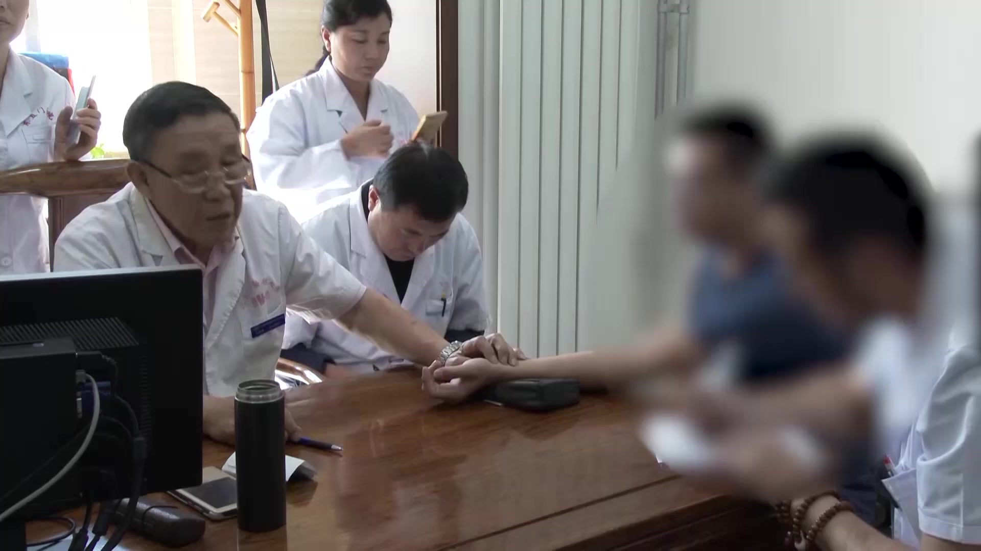气虚不固风邪外袭：34岁男性过敏性鼻炎哮喘的清涕咳嗽汗多之补气固表祛风法
