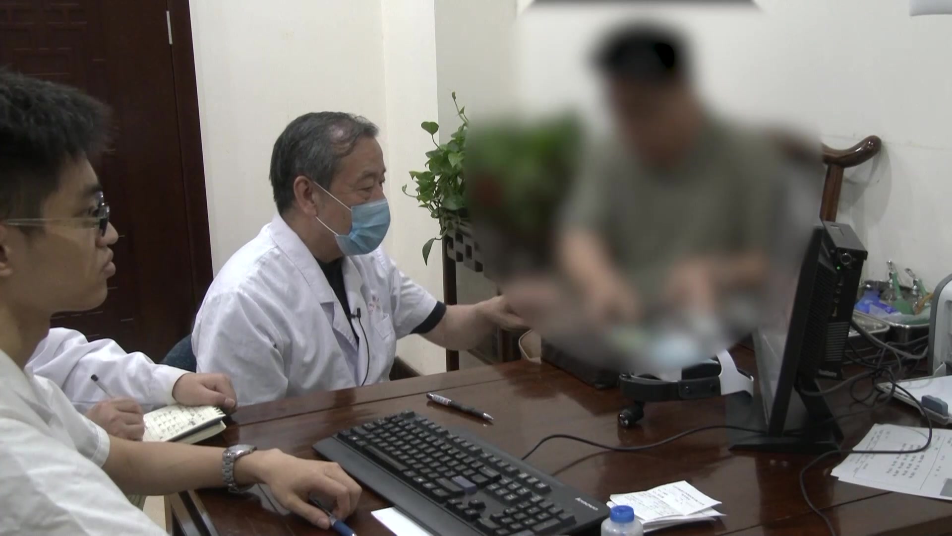 精神紧张肝气郁结：60岁男性耳鸣共振头晕的调神疏肝法