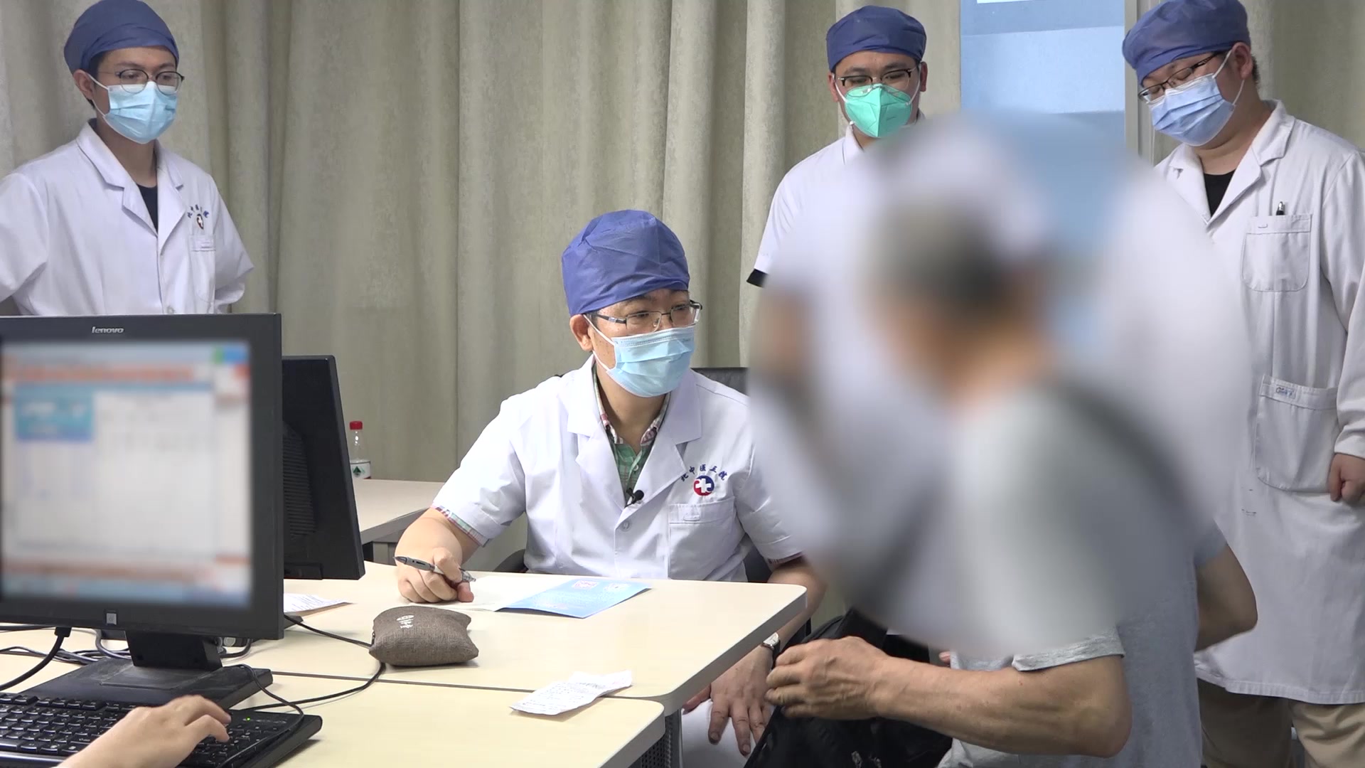 筋痹：70岁男性双足跟痛5年之中药泡洗结合刮痧治疗