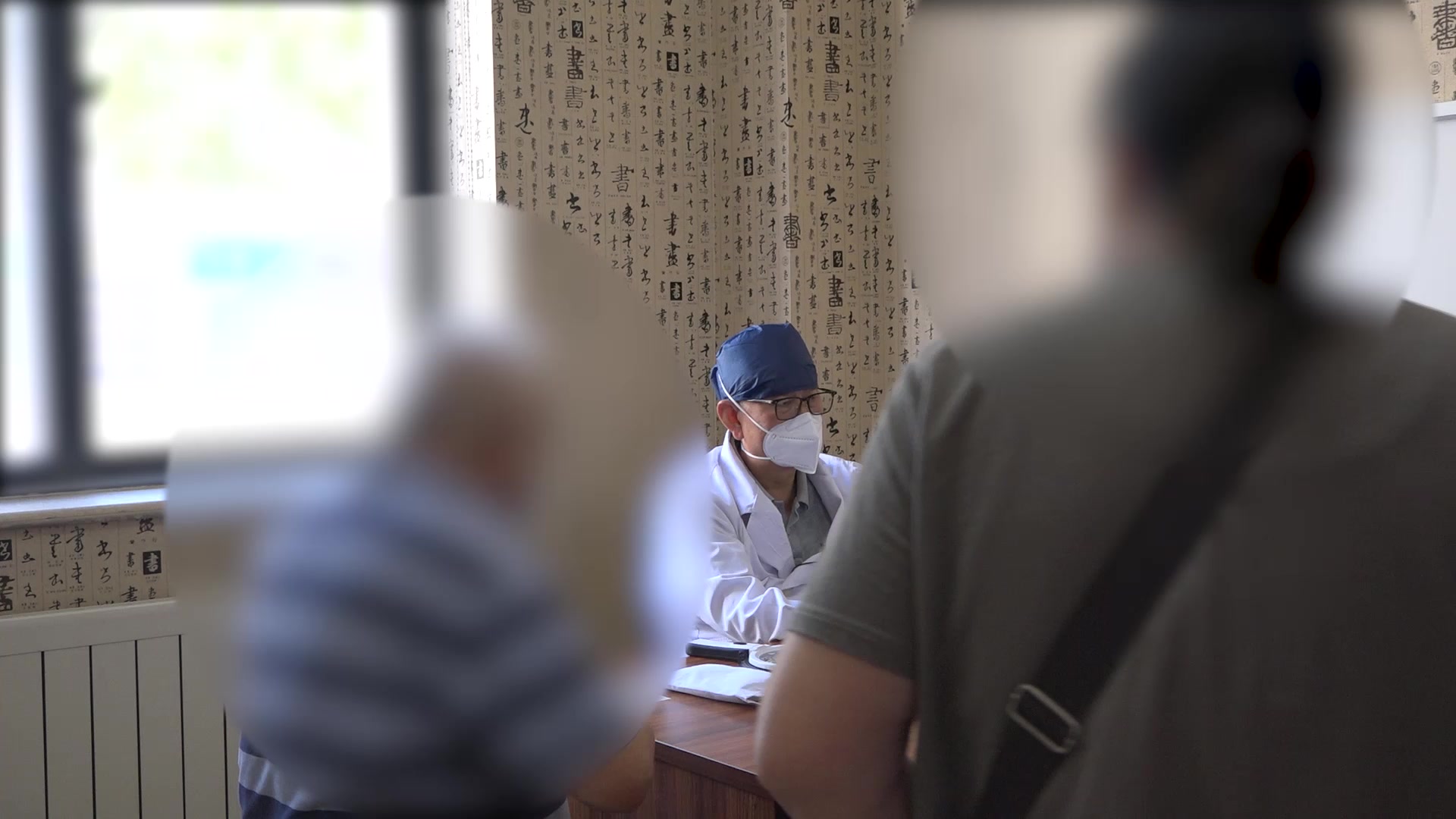 湿热内蕴血热生风：72岁胆碱能性荨麻疹遇热即发的清热利湿凉血法