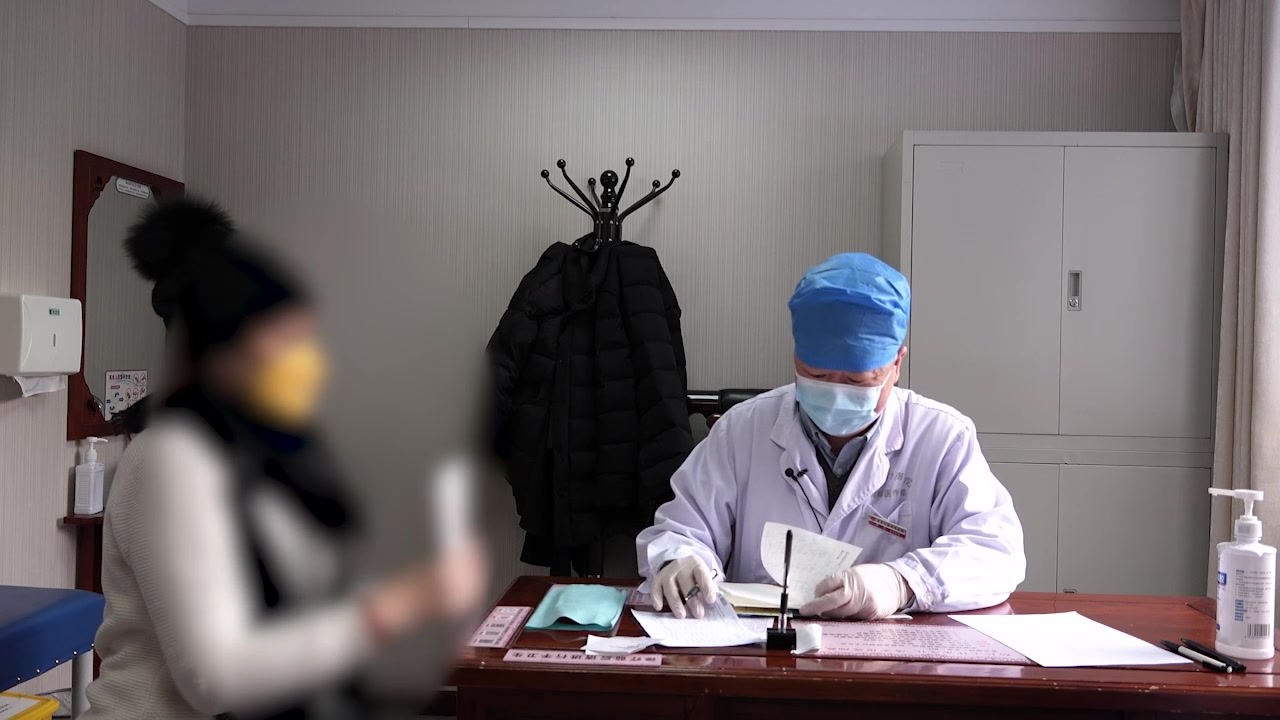 肝木偏旺：48岁乳腺癌术后浮肿伴眼干咳嗽的春季调肝清热法