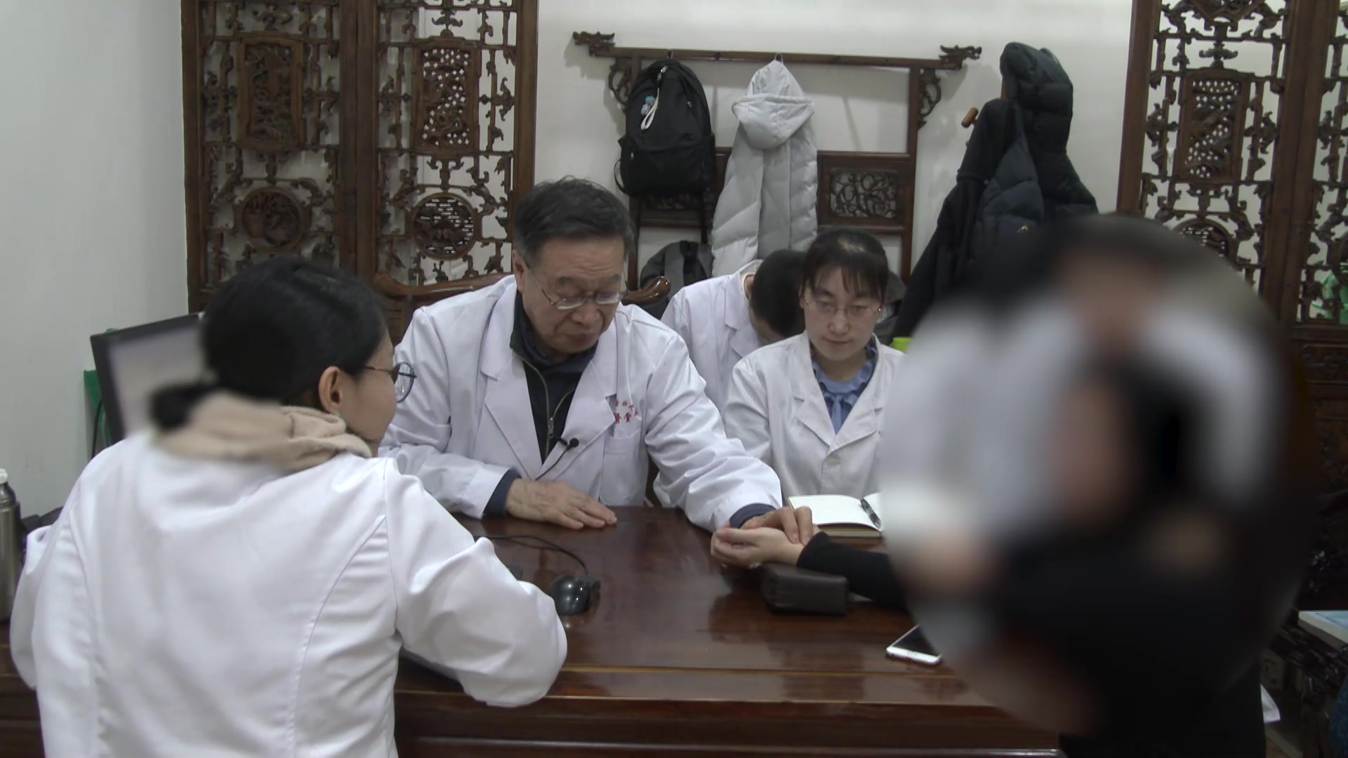 脾肾气虚水湿内停：42岁高血压女性脚肿乏力的补肾健脾利水法
