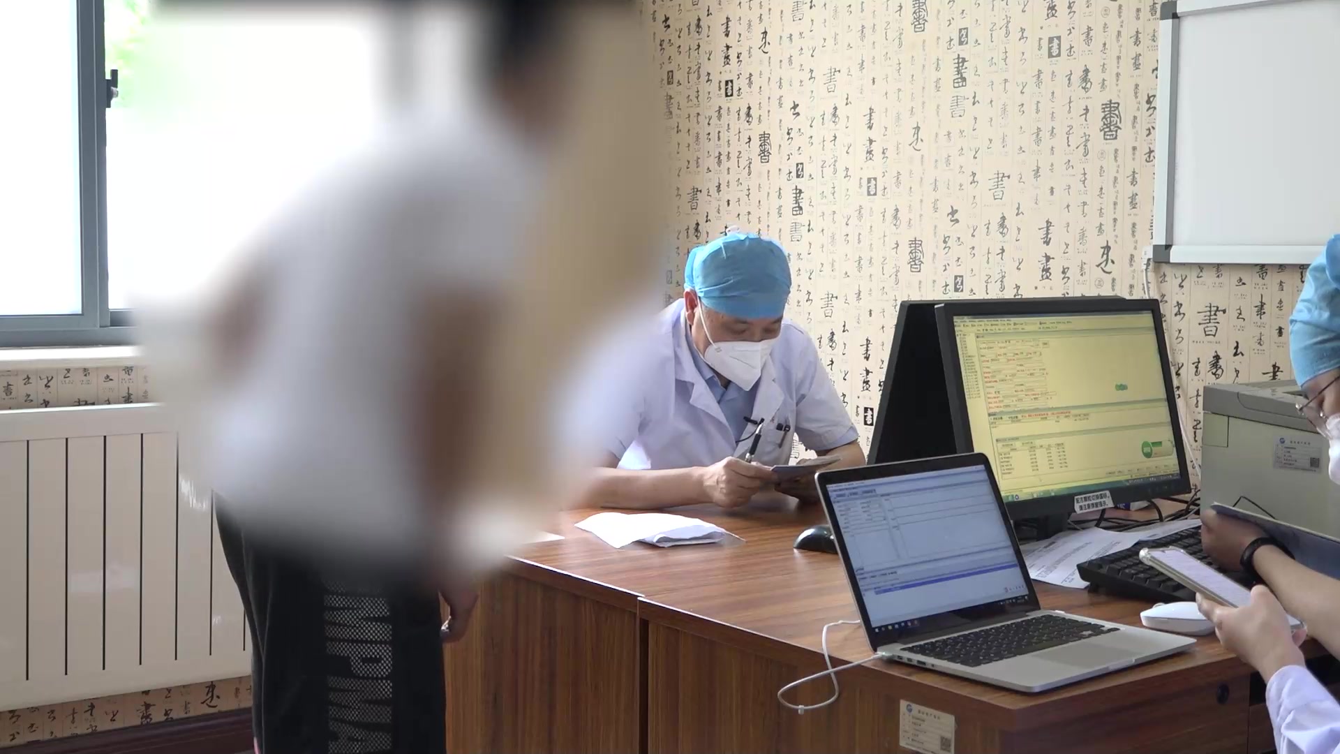 肝胃不和：27岁健美选手饮食不洁诱发小腹隐痛的中药调治
