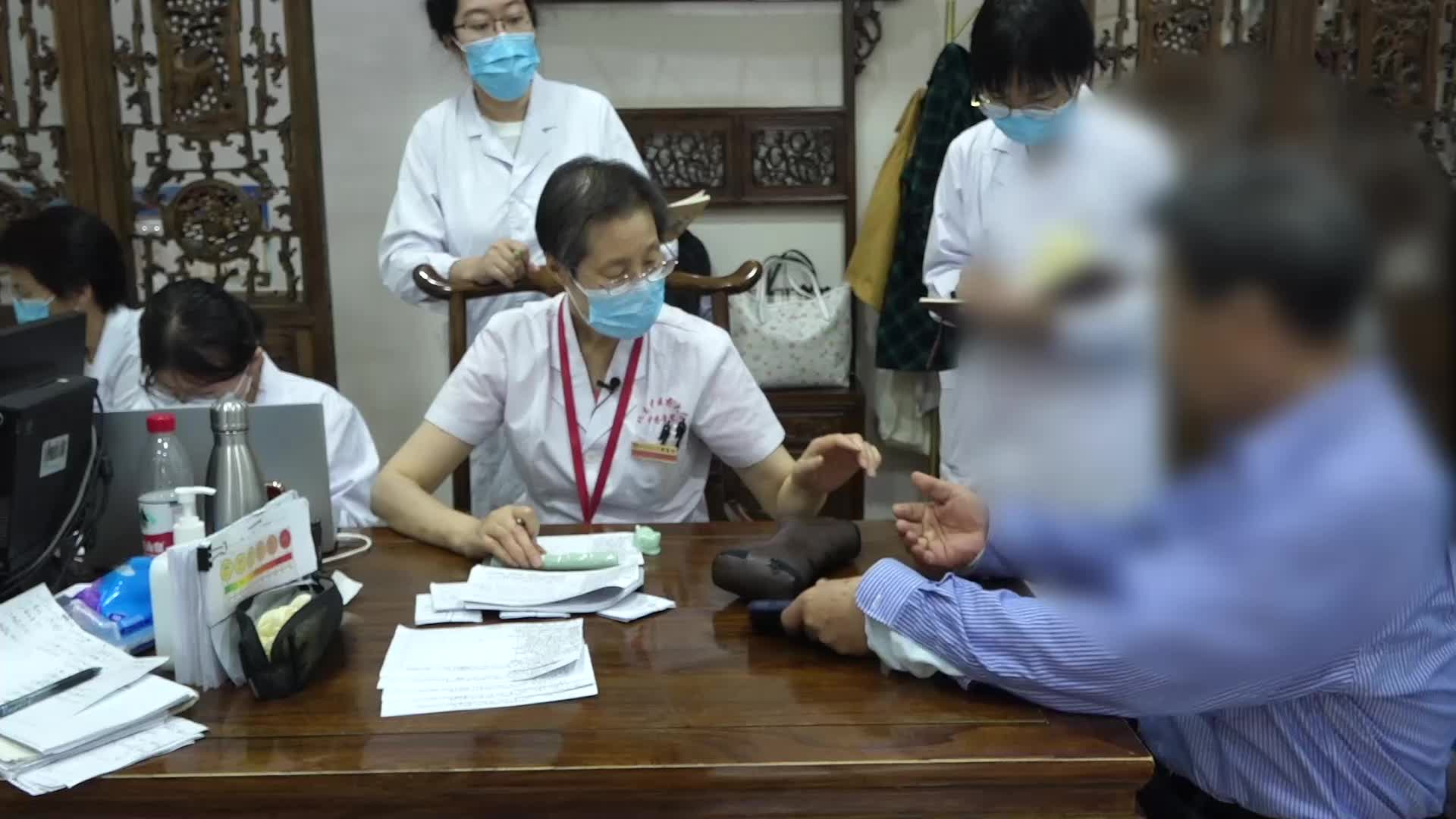 脾肾阳虚湿浊内蕴：77岁老翁感冒后皮肤真菌感染的扶正祛邪外治法