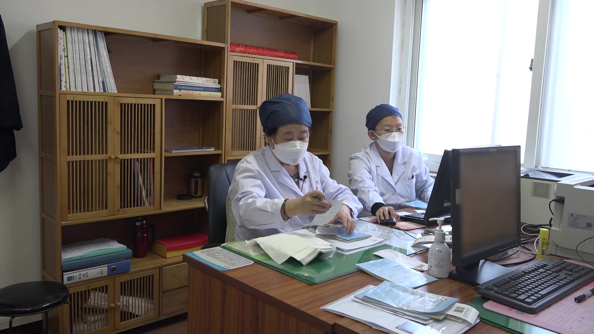 脾肾两虚兼胎热：30岁促排后先兆流产腹痛的中药补肾清热安胎法