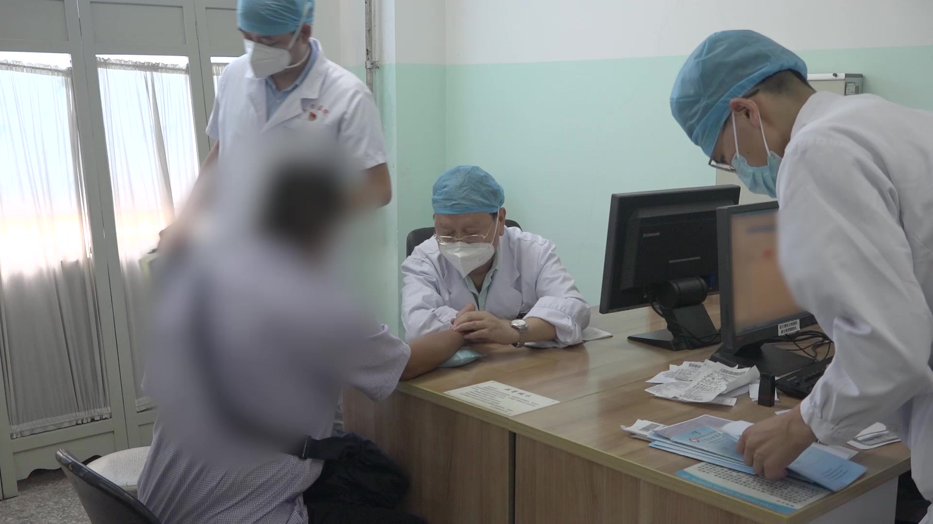 脾虚湿浊兼肝肾不足：39岁男性痛风荨麻疹后脚背摩擦感辨治