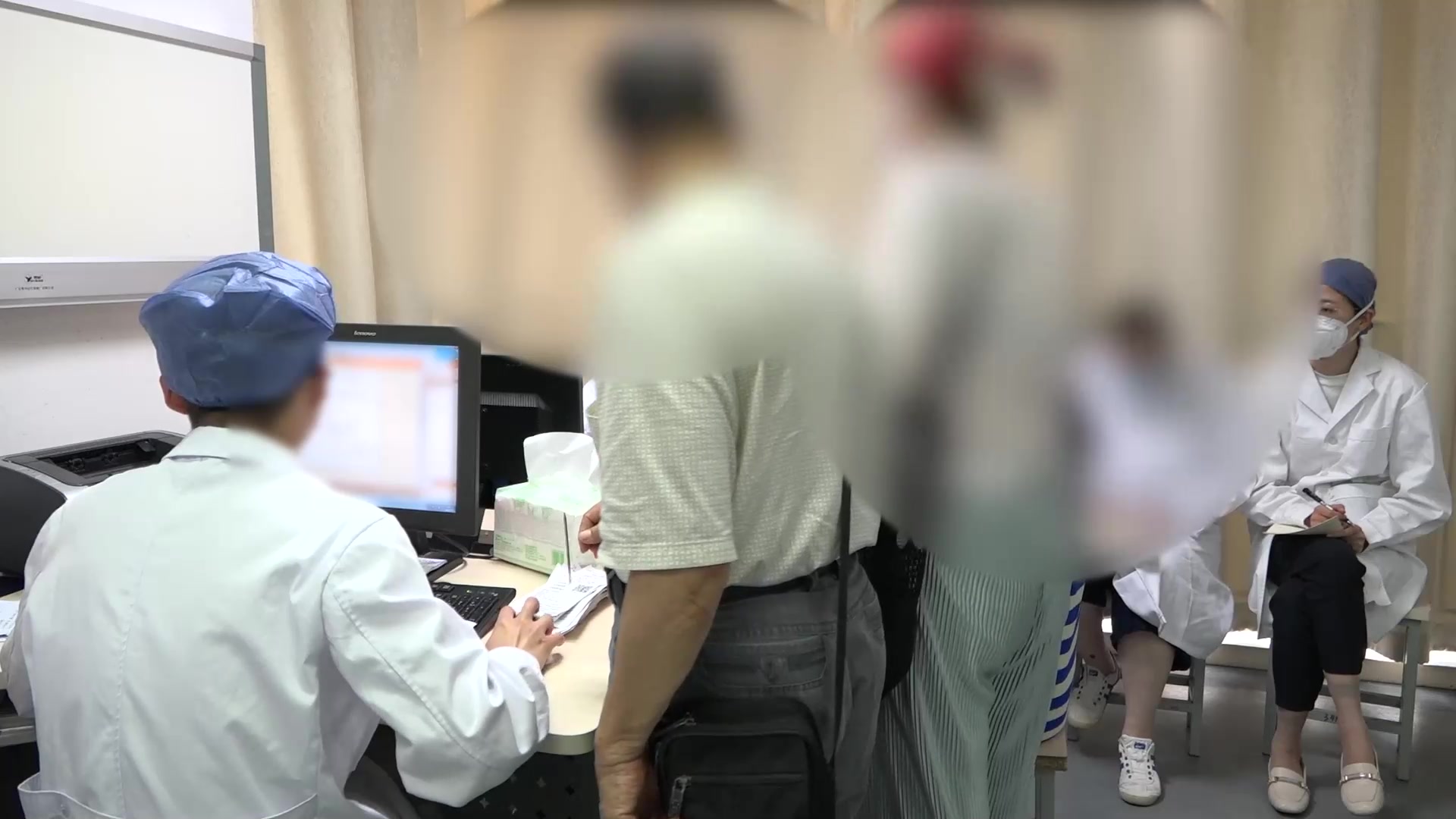 痰热蕴肺：57岁女性咳嗽2月余痰少咽堵的清热化痰宣肺平喘法