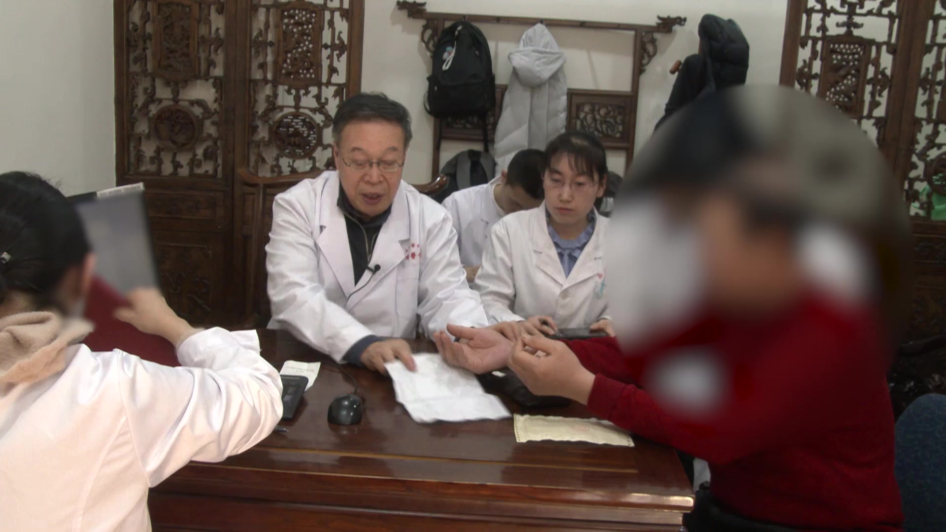 脾肾两虚固摄无权：63岁膜性肾病蛋白尿伴腹泻尿频的固涩升阳法