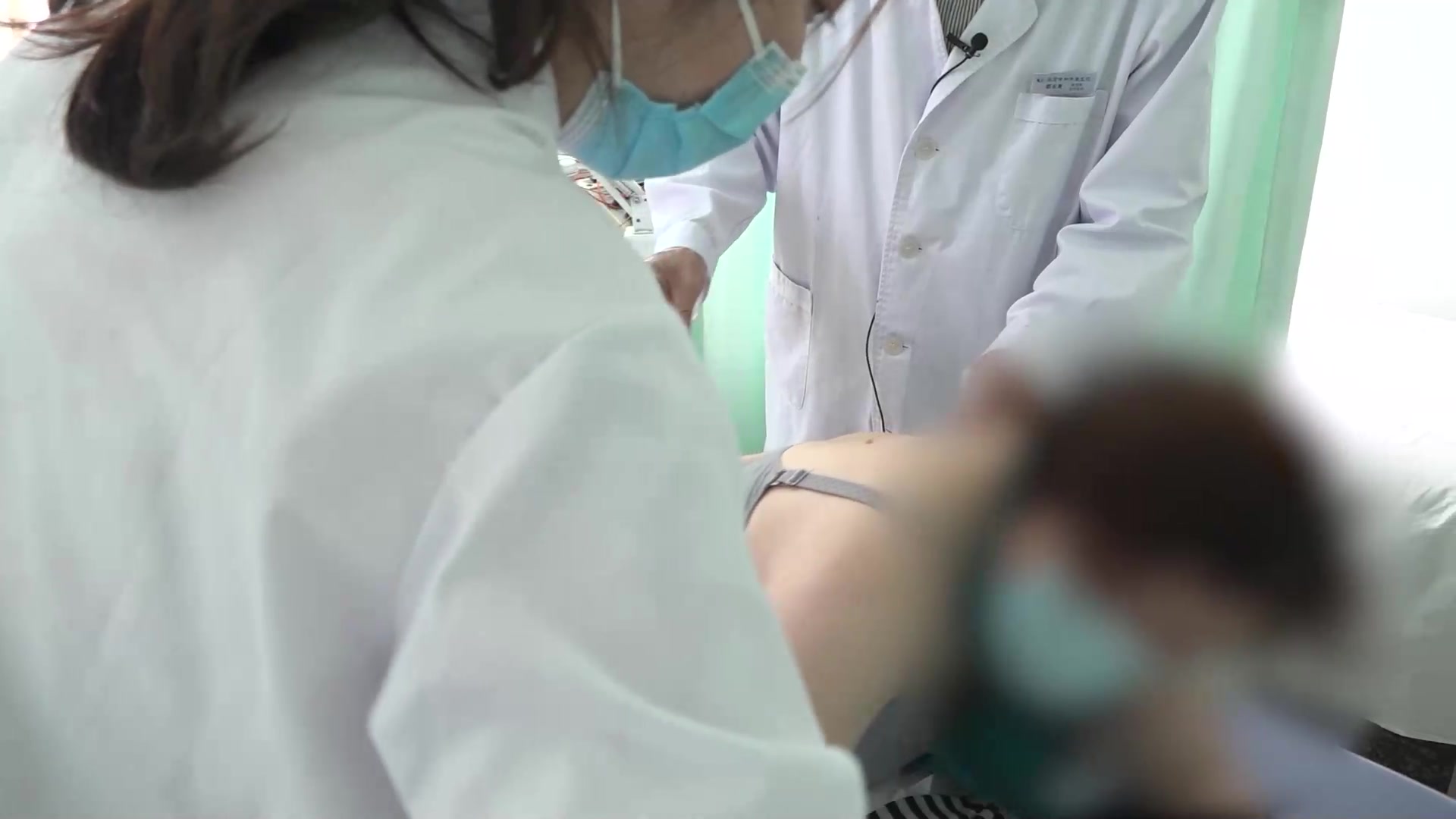 经络痹阻：40岁女性肩膀酸痛的局部与远端配穴针刺法
