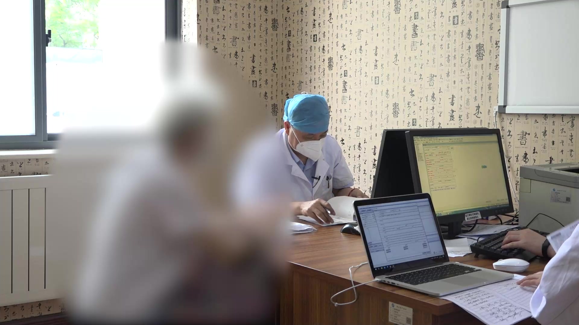 脾胃虚弱气滞湿阻：73岁萎缩性胃炎患者打嗝胀气的理气消胀法