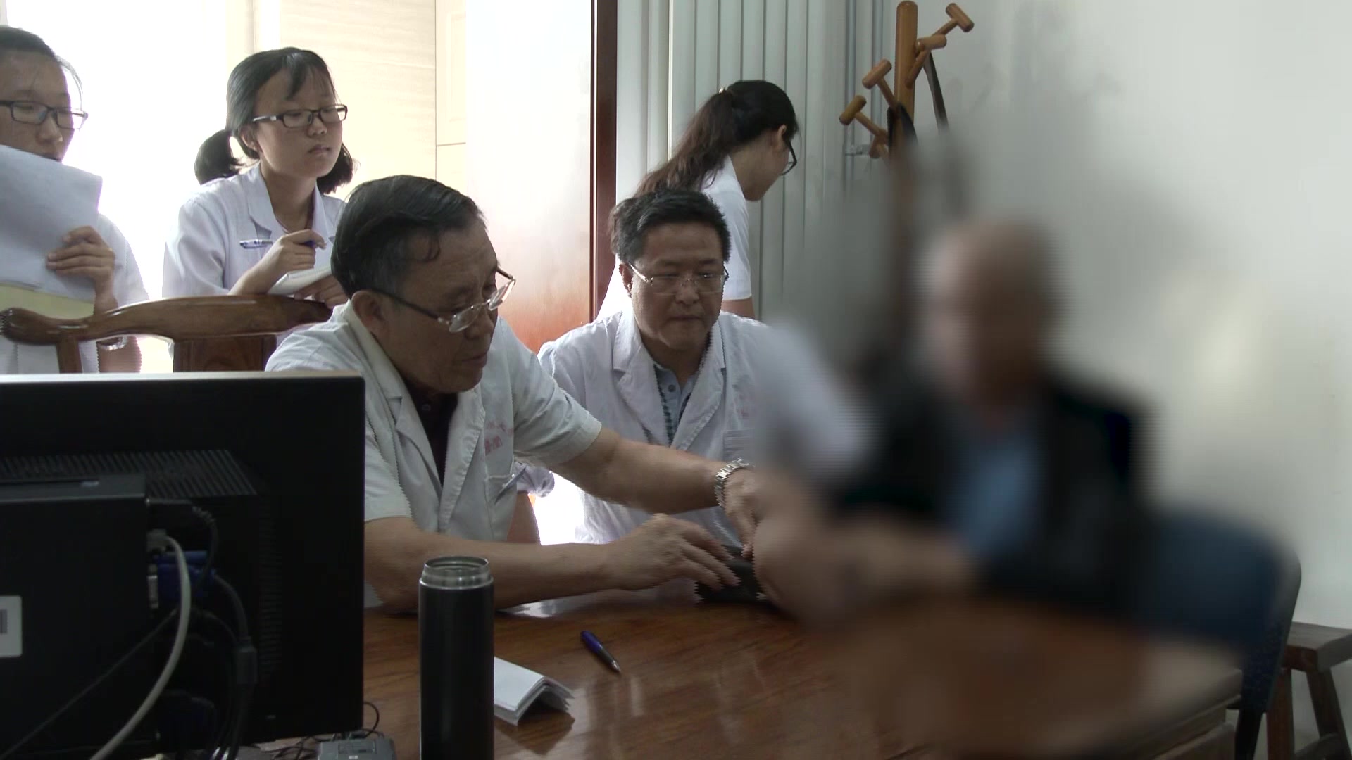心肺气虚痰瘀阻络：61岁男脑出血后半身不遂憋气胁痛之补益心肺化痰通络