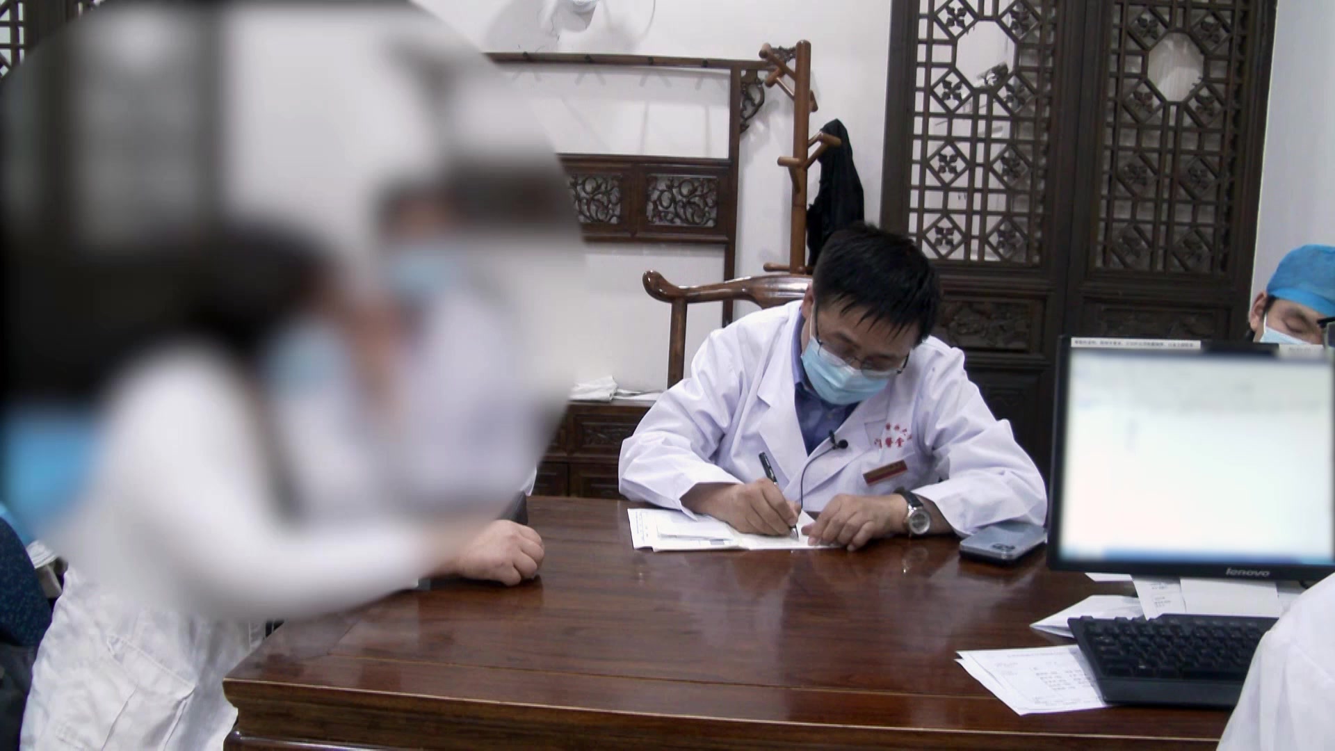 脾虚湿盛痰瘀互结：44岁甲状腺结节患者乏力腿沉的健脾祛湿散结法