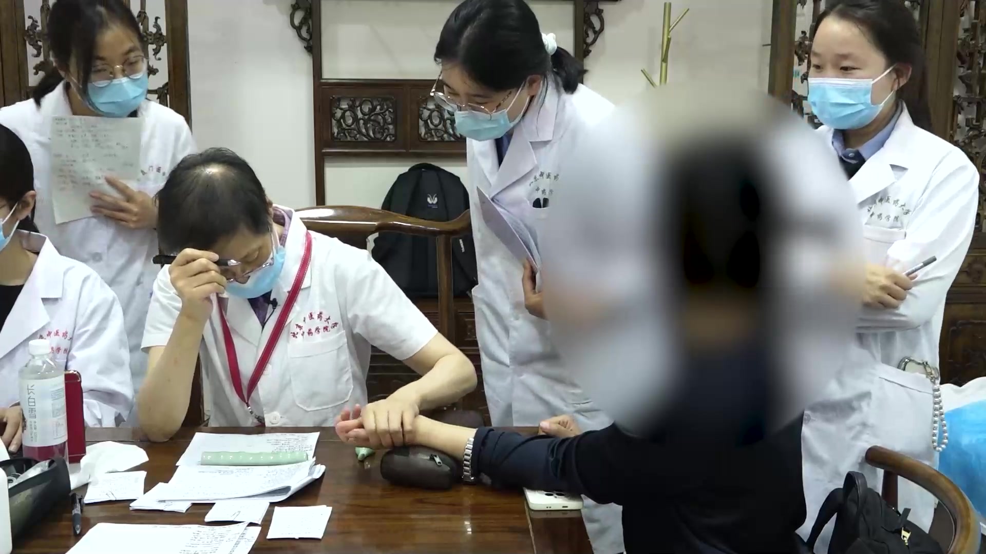 心肝血虚肝气不舒：39岁女性痹证鼻炎失眠心烦的益气养肝调方