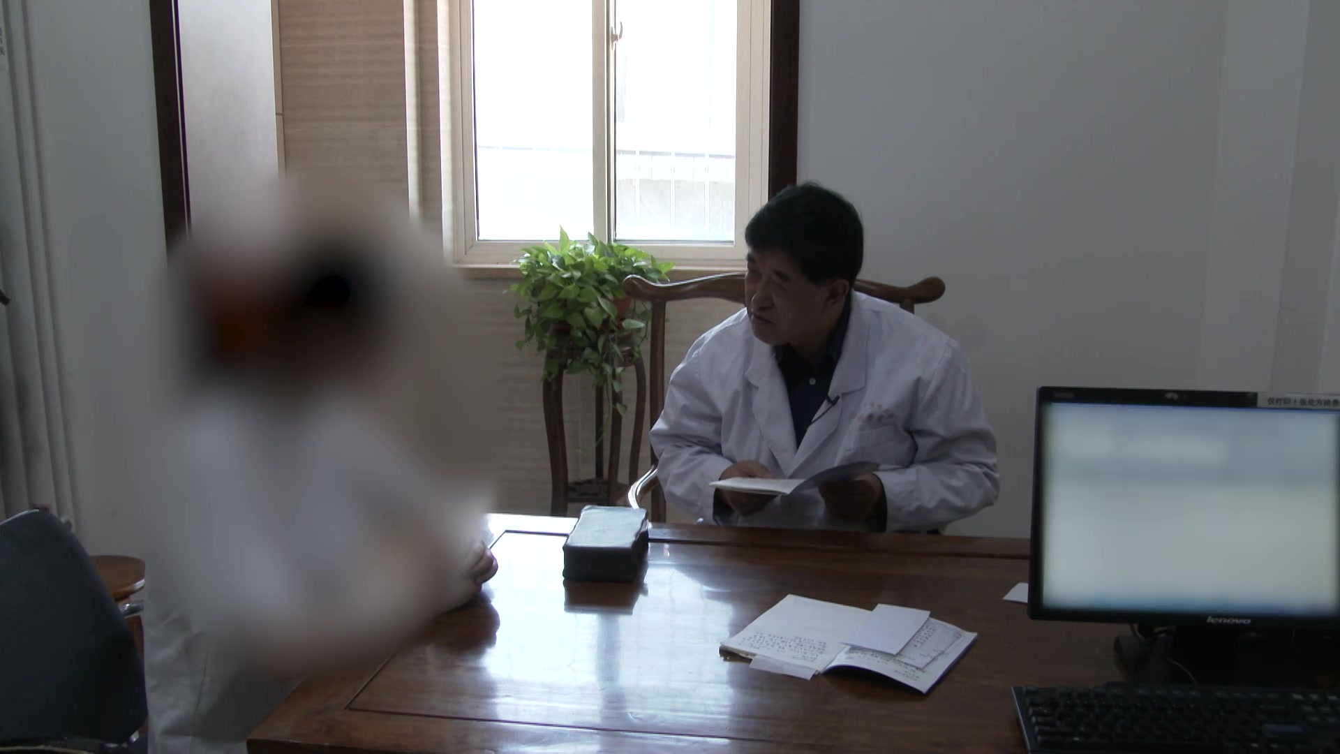 痰热瘀肺证：30岁女性产后反复咳嗽的清化痰热活血法