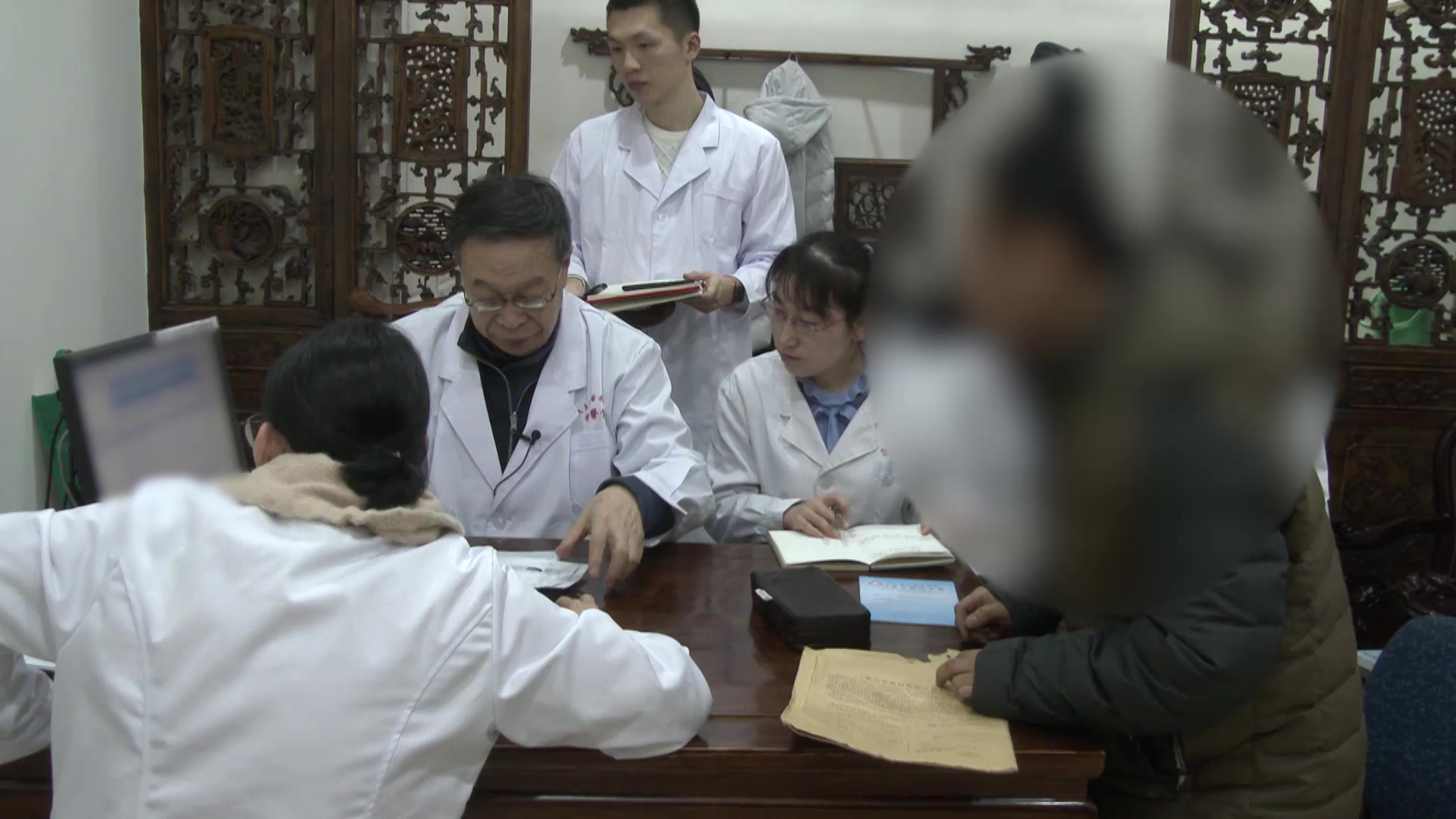 脾肾亏虚清阳不升：33岁肾炎患者视力下降的升阳通络法