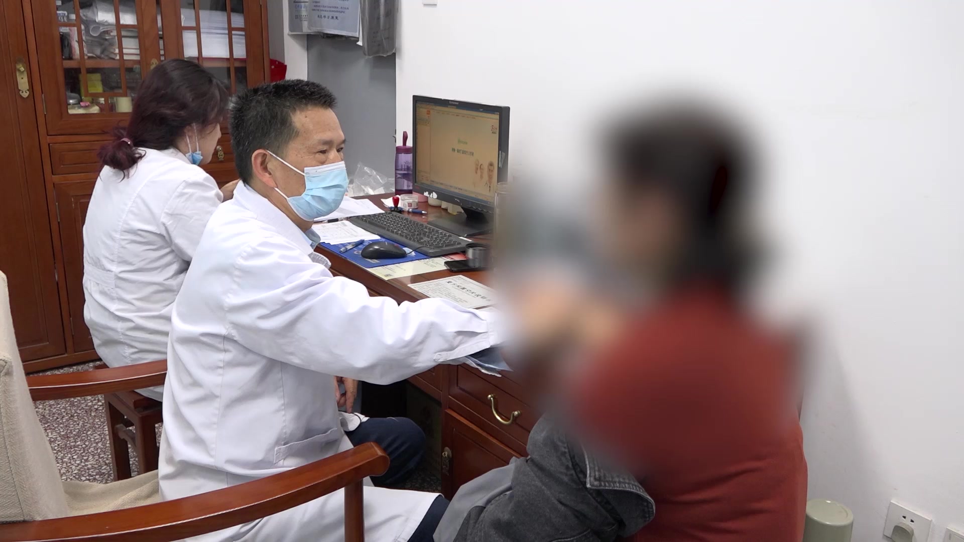 肾虚肝郁冲任失调：50岁女性血压高头晕月经推迟的针灸辨治