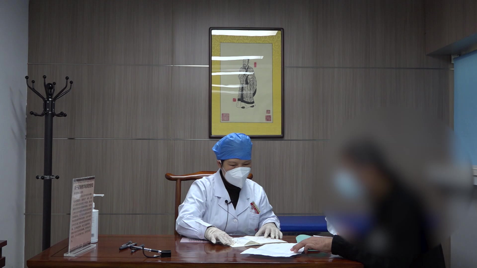 肾虚湿浊：58岁多囊肾男性血压波动胃胀腰痛的限盐降压通腑法