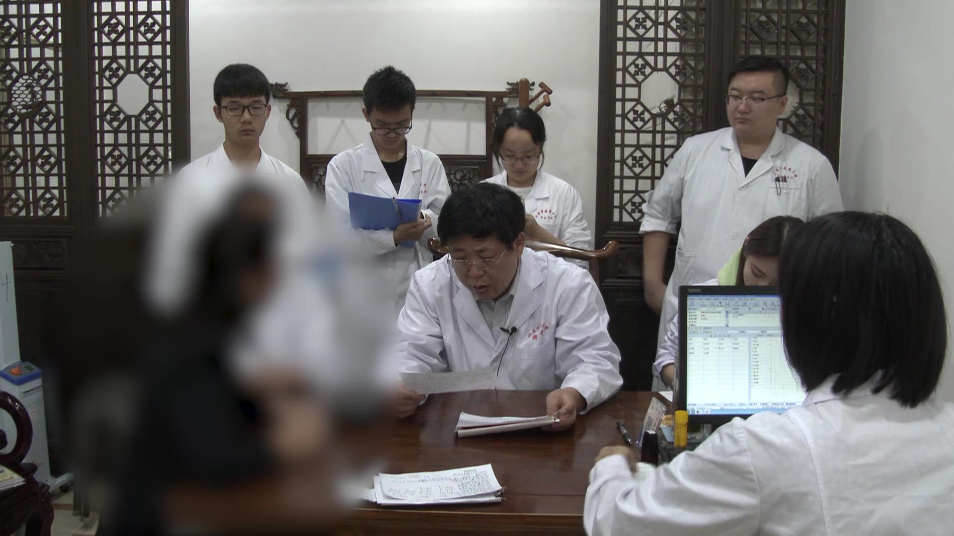 寒热错杂证：54岁女性烧心腹泻的半夏泻心汤加减治验