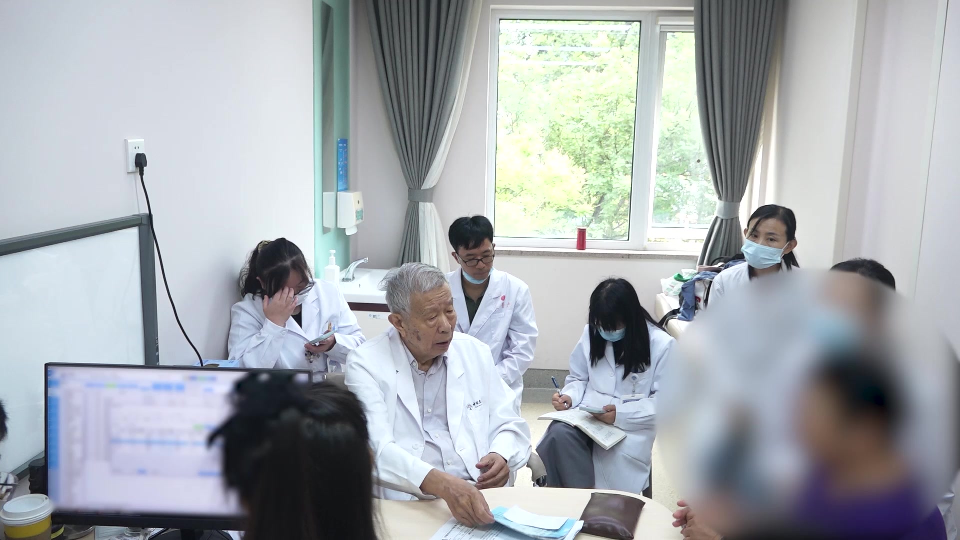 痰浊痹阻胸阳不振：65岁女性全身结节伴胸闷憋气的化痰宽胸法