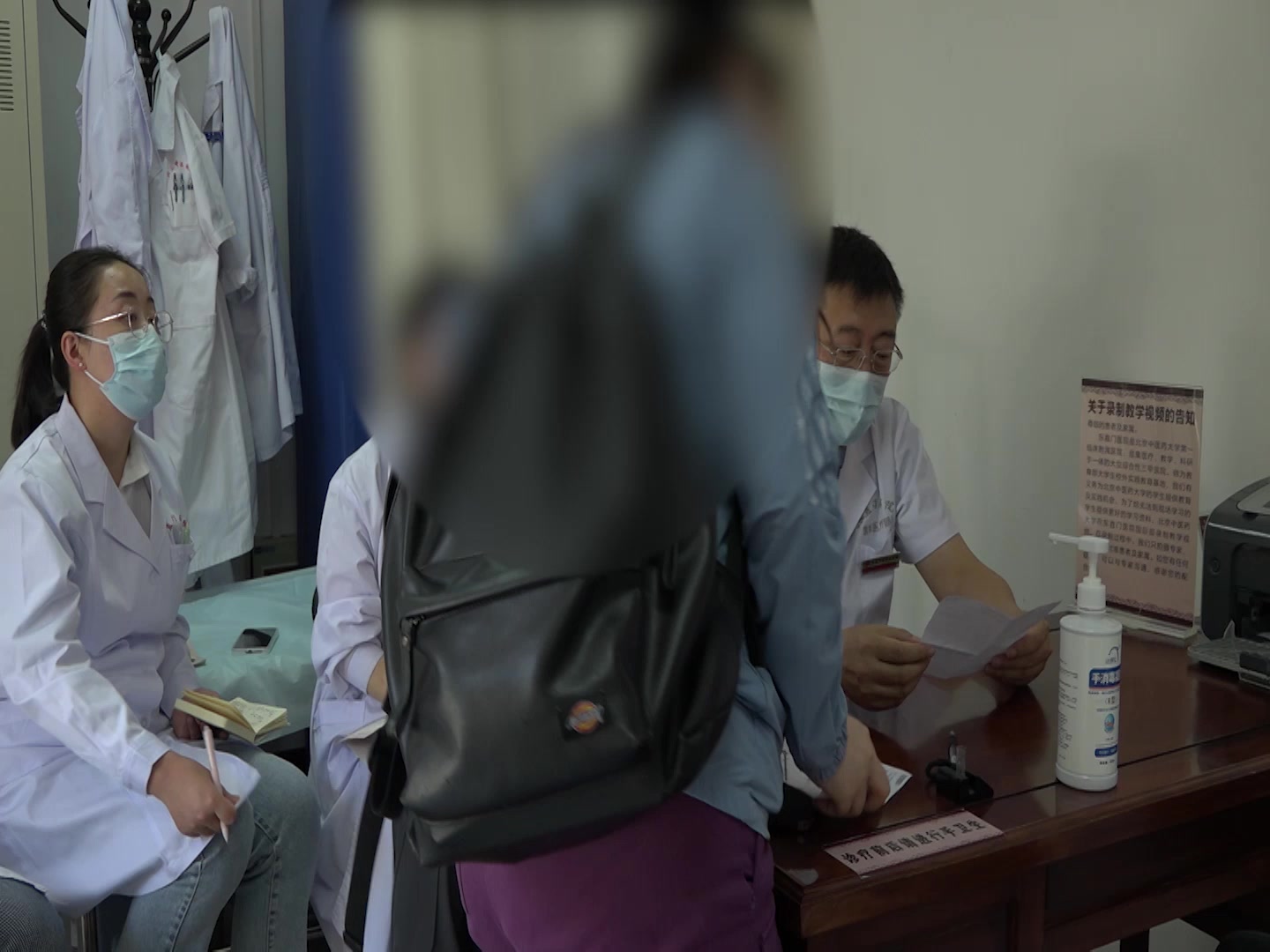 脾虚湿热夹瘀：29岁女性过敏性紫癜劳累复发的健脾清热通络法