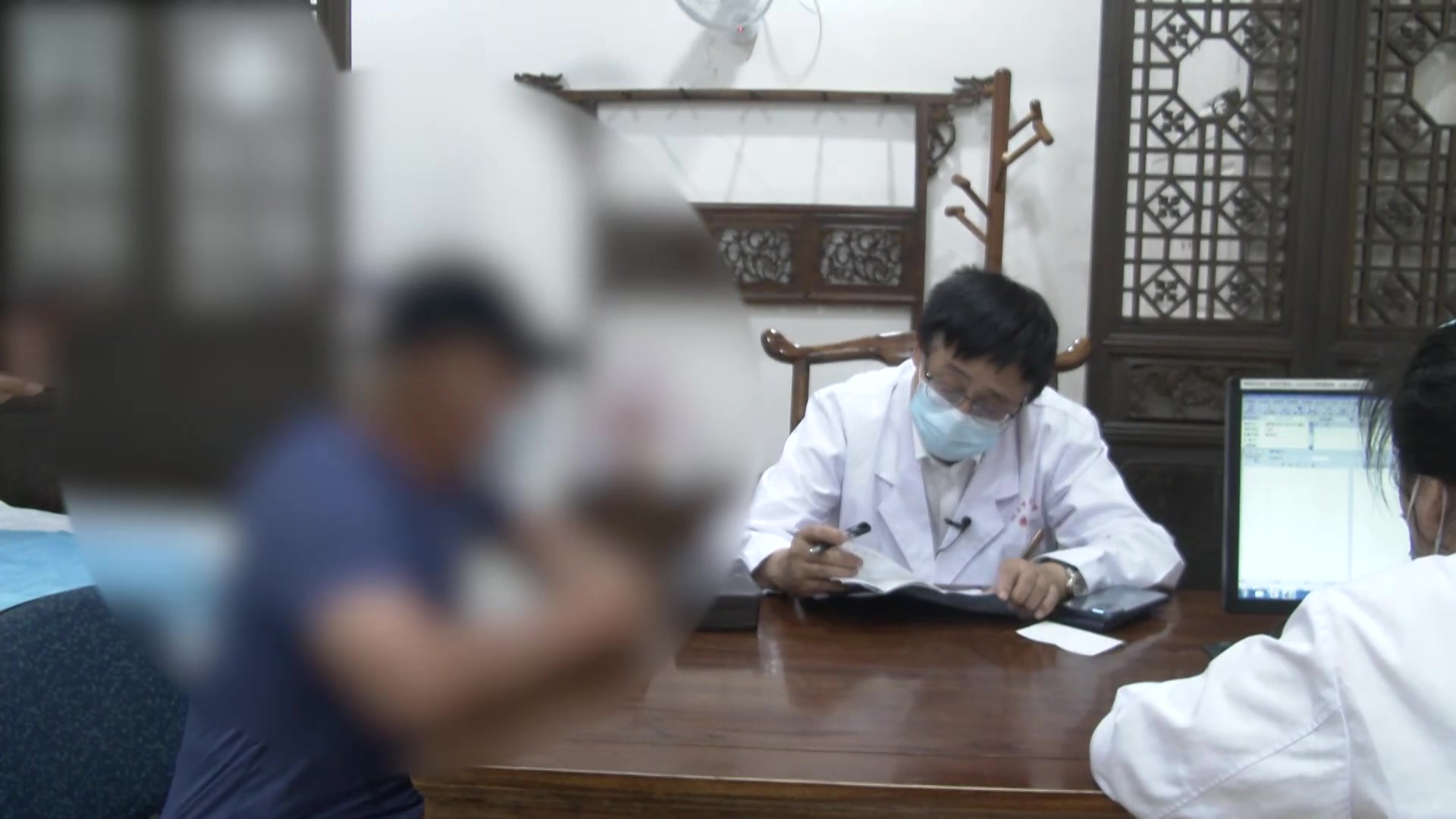 气阴两虚：60岁男性瘿瘤颈部不适的益气养阴散结法