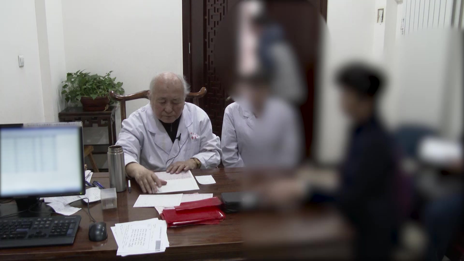 肝郁气滞痰湿内蕴：60岁女性胃窦炎胆囊息肉的疏肝利胆和胃法