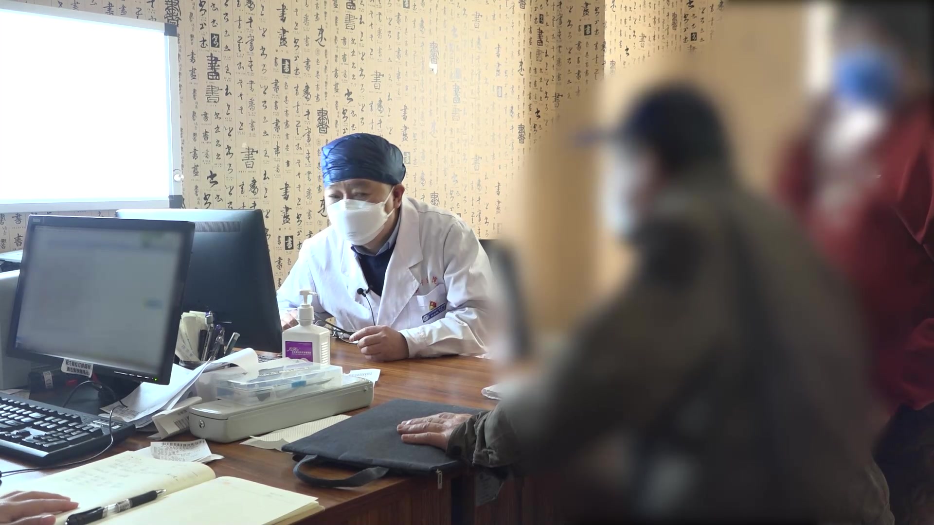 痰瘀阻络神机不展：69岁男性新冠后头痛步态不稳的理气化痰活血法