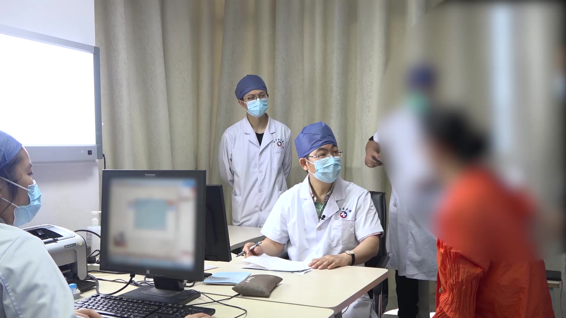 气滞血瘀证：24岁男性股骨头坏死右腿肌肉萎缩的补肾活血调治