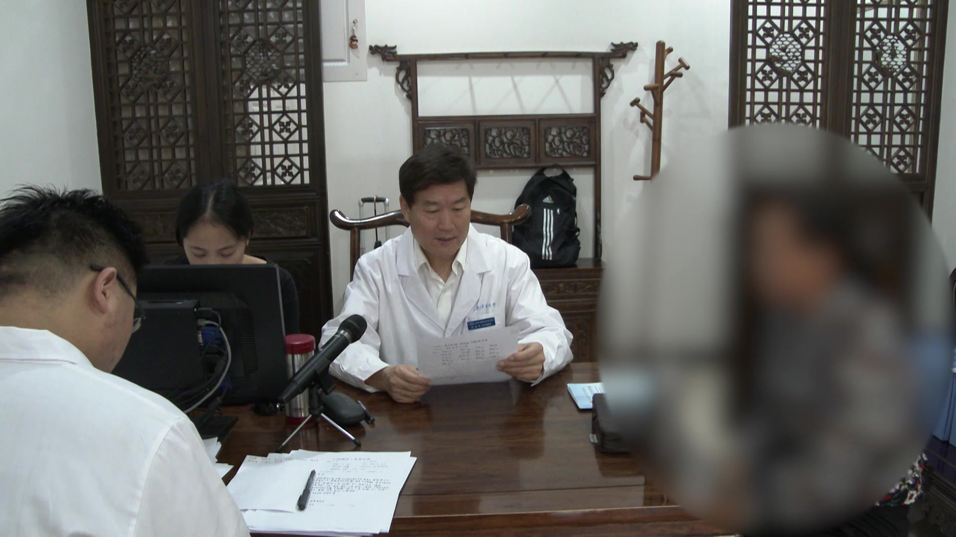 瘀血内阻脾虚湿蕴：48岁瘿病女性口苦颈僵诸症随瘀去而安的活血调脾法