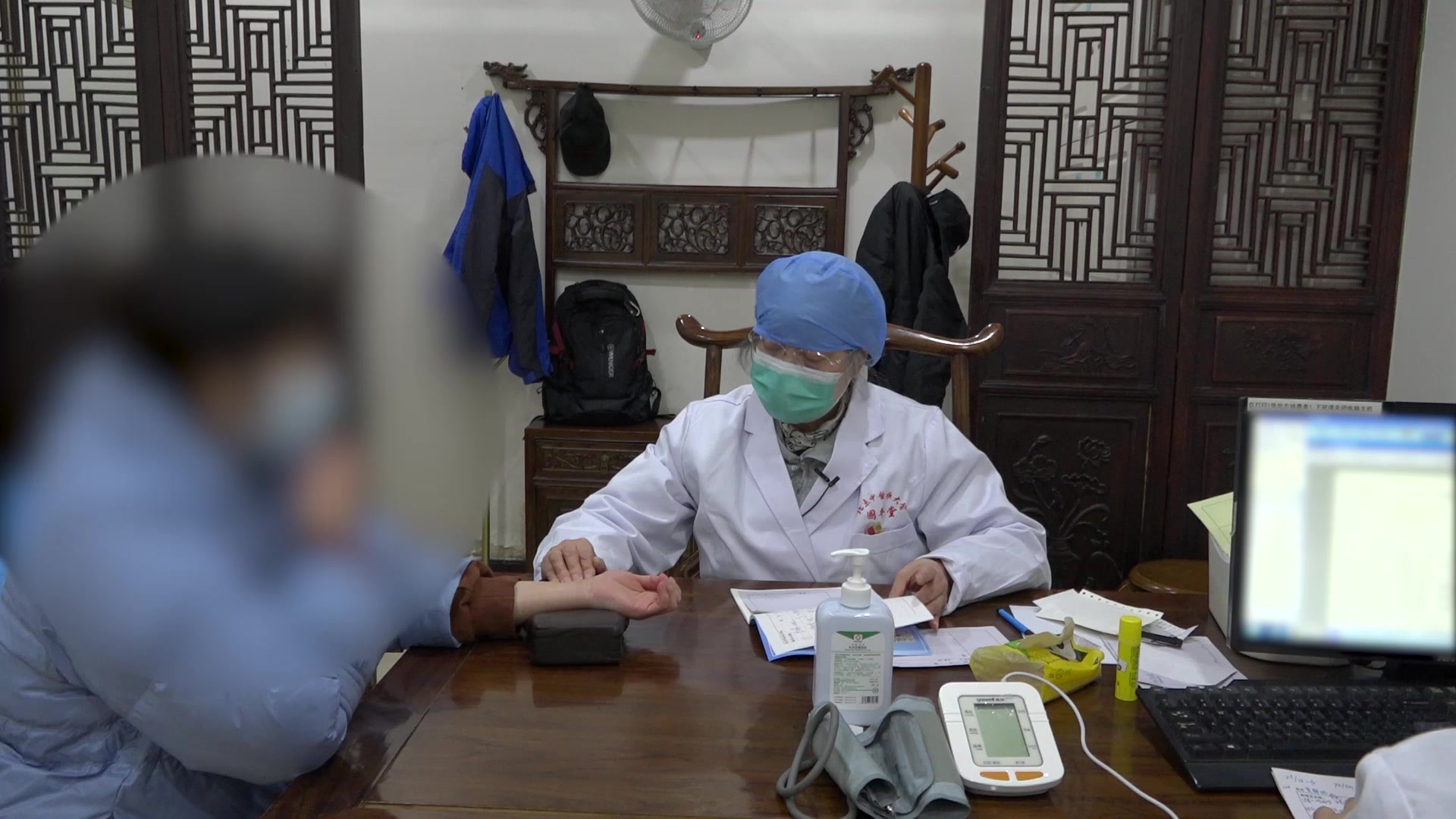 血虚肠燥肺窍不利：30岁女性脂溢性皮炎鼻炎便秘的养血润肠通腑法