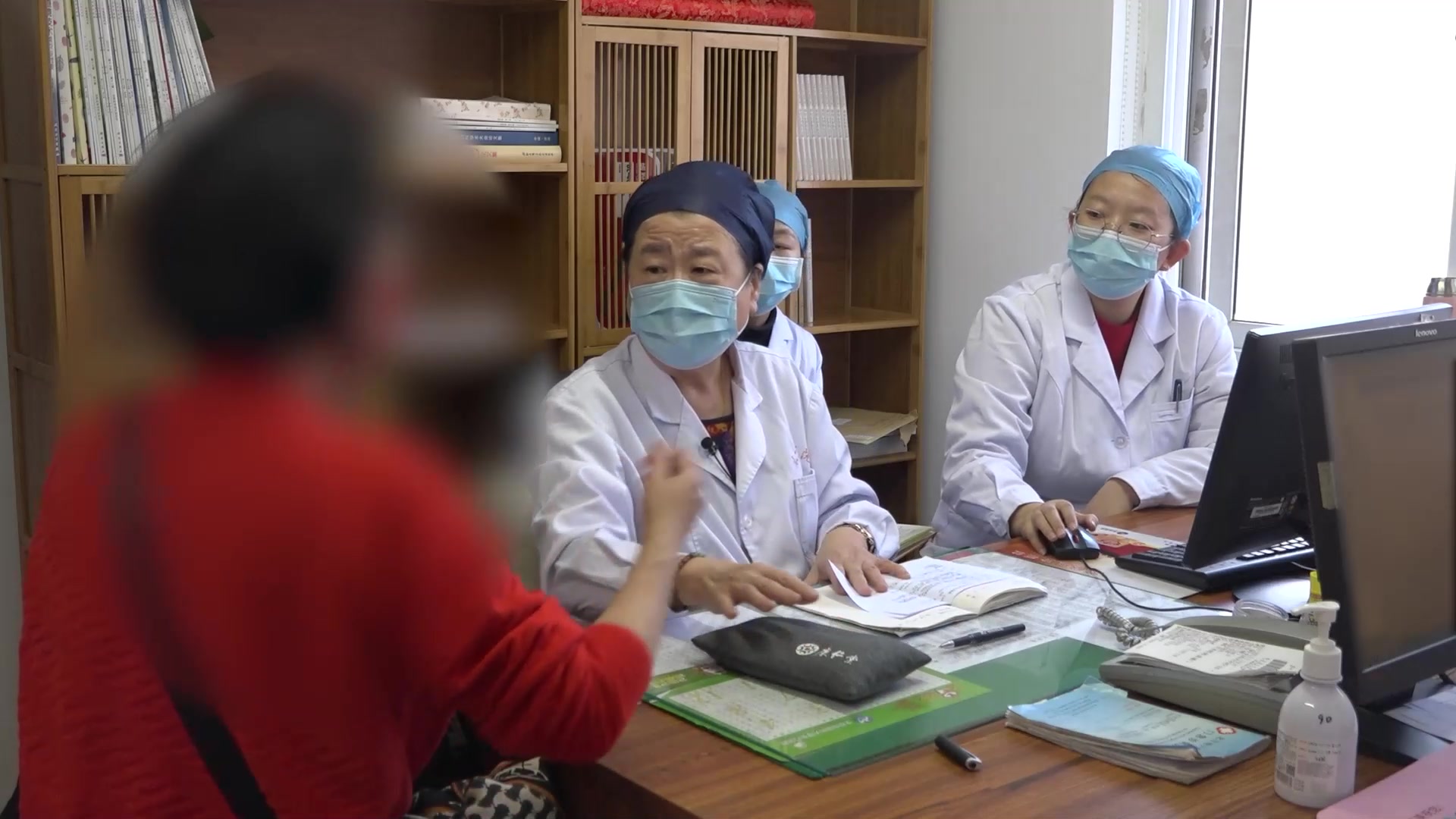 肝肾阴虚心火扰神：56岁围绝经期女性心悸失眠的滋阴清热安神法